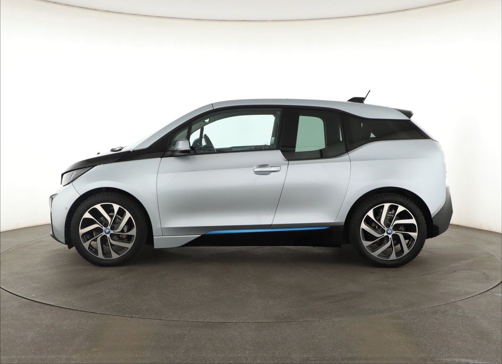 BMW i3, 60Ah BEV, SoH 74%, Automat - fotka 3