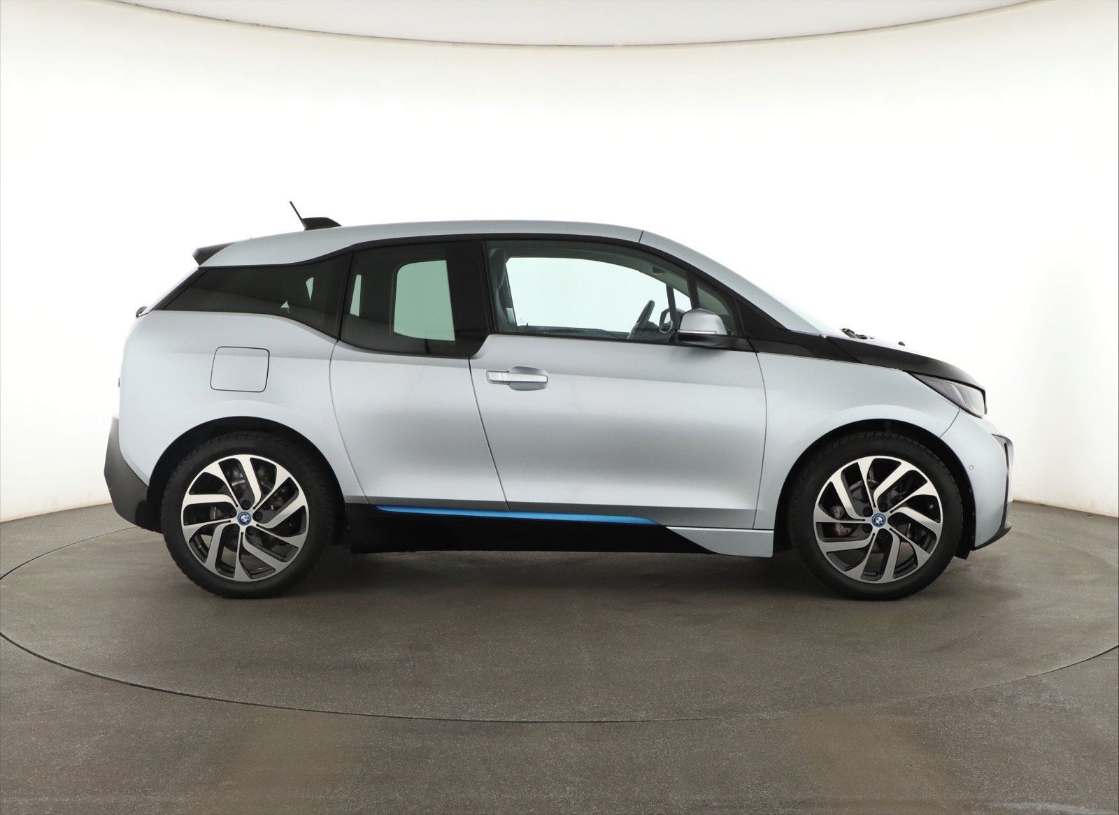 BMW i3, 60Ah BEV, SoH 74%, Automat - fotka 6