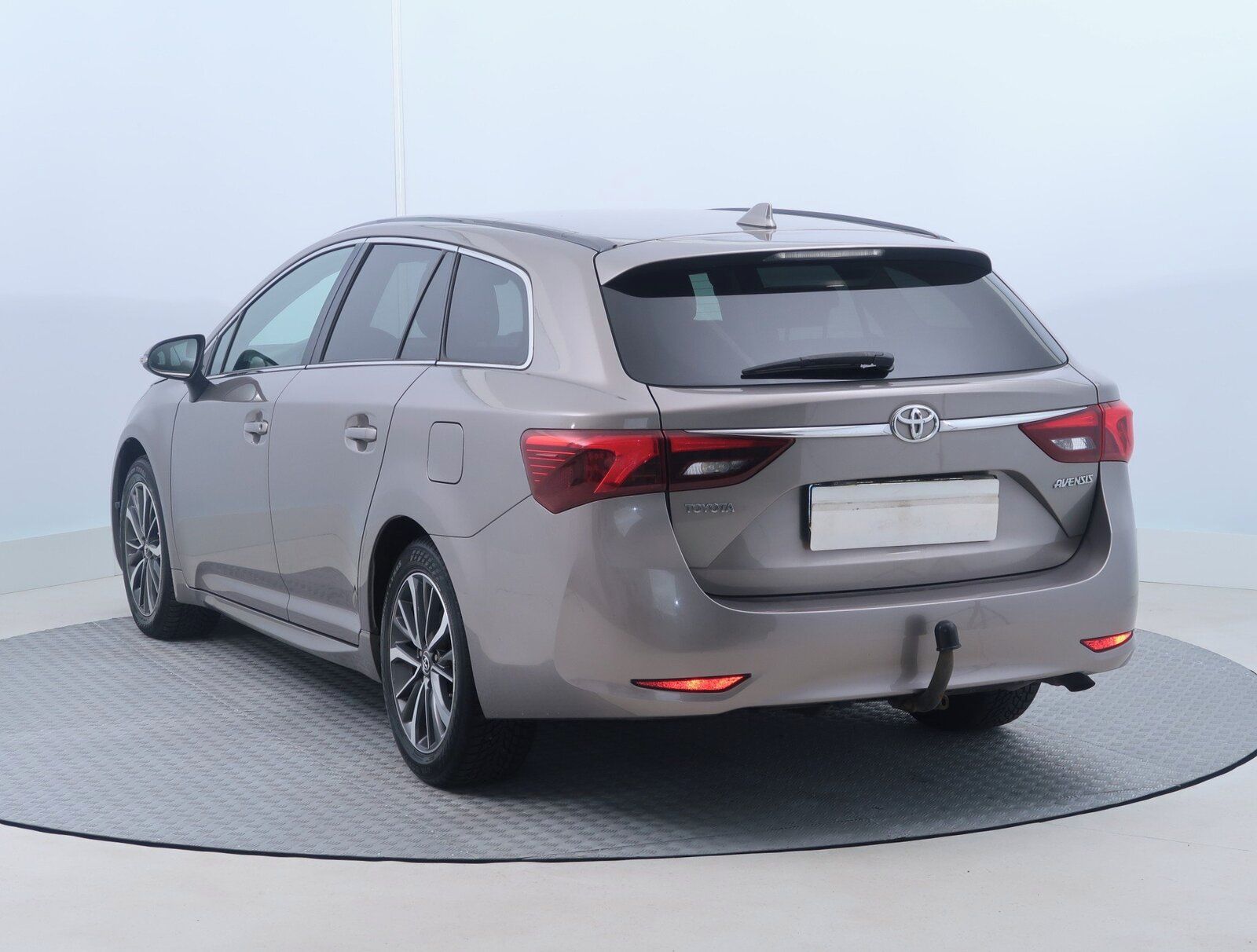 Toyota Avensis, 1.6 D-4D, Automatická klima - fotka 4