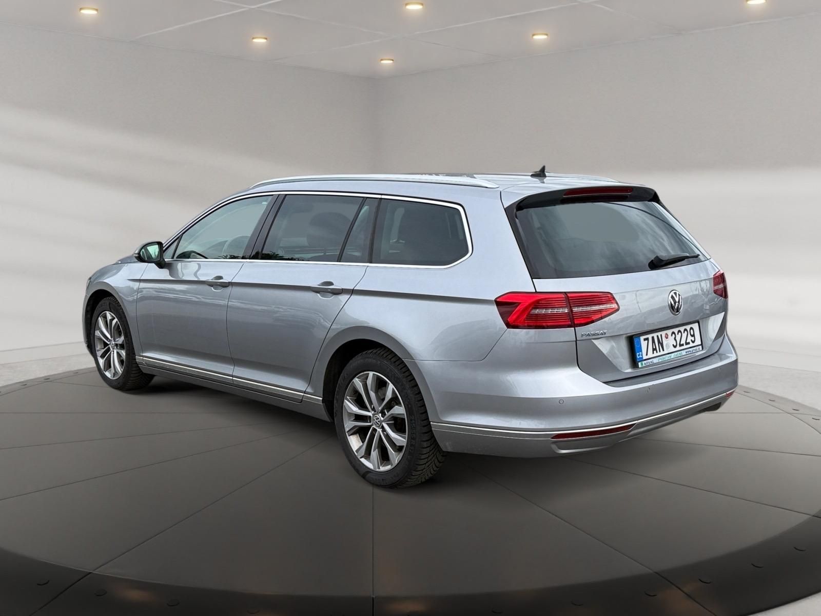 Volkswagen Passat Variant, HIGHLINE 2.0TDI 110kW DSG TAŽN - fotka 4