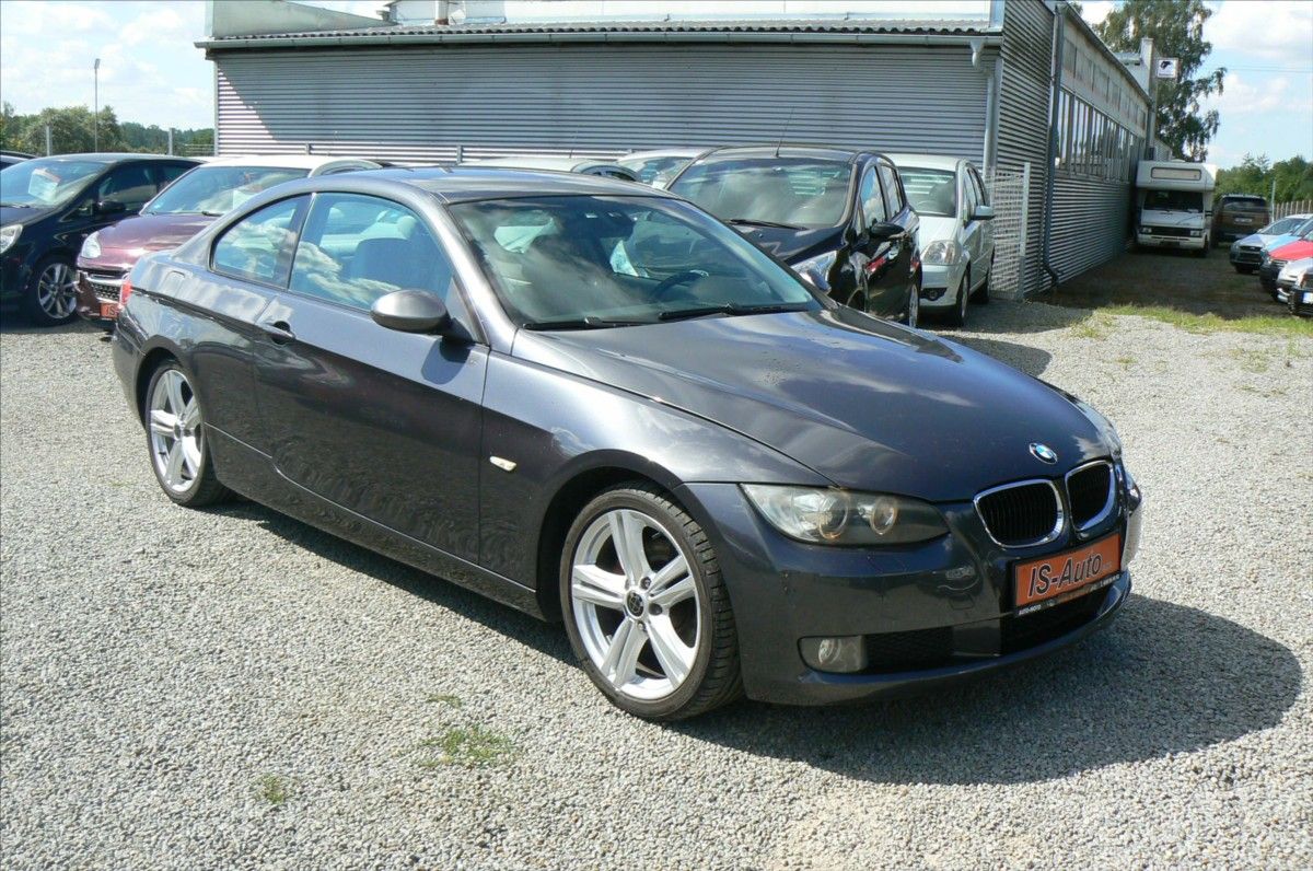 BMW Řada 3, 2,0 320 d COUPE - fotka 2
