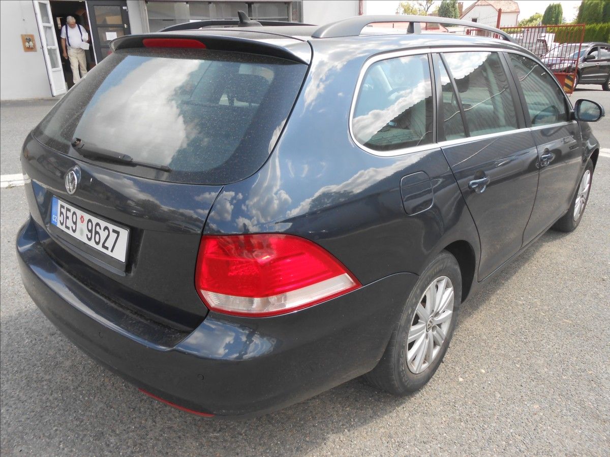 Volkswagen Golf, 1,6 i 75Kw - fotka 6