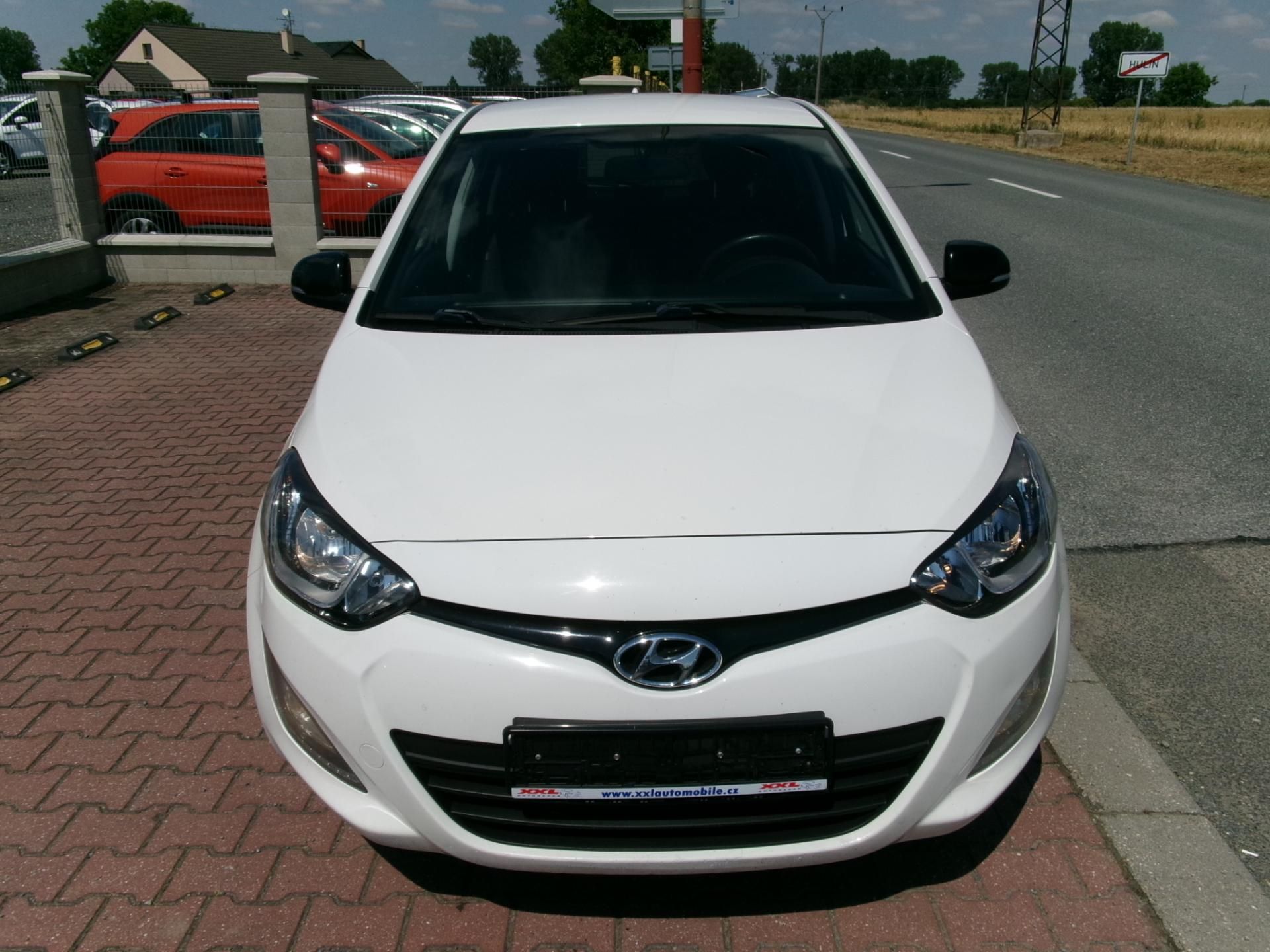Hyundai i20, 1,2i KLIMA TEMP ALU BT USB - fotka 2
