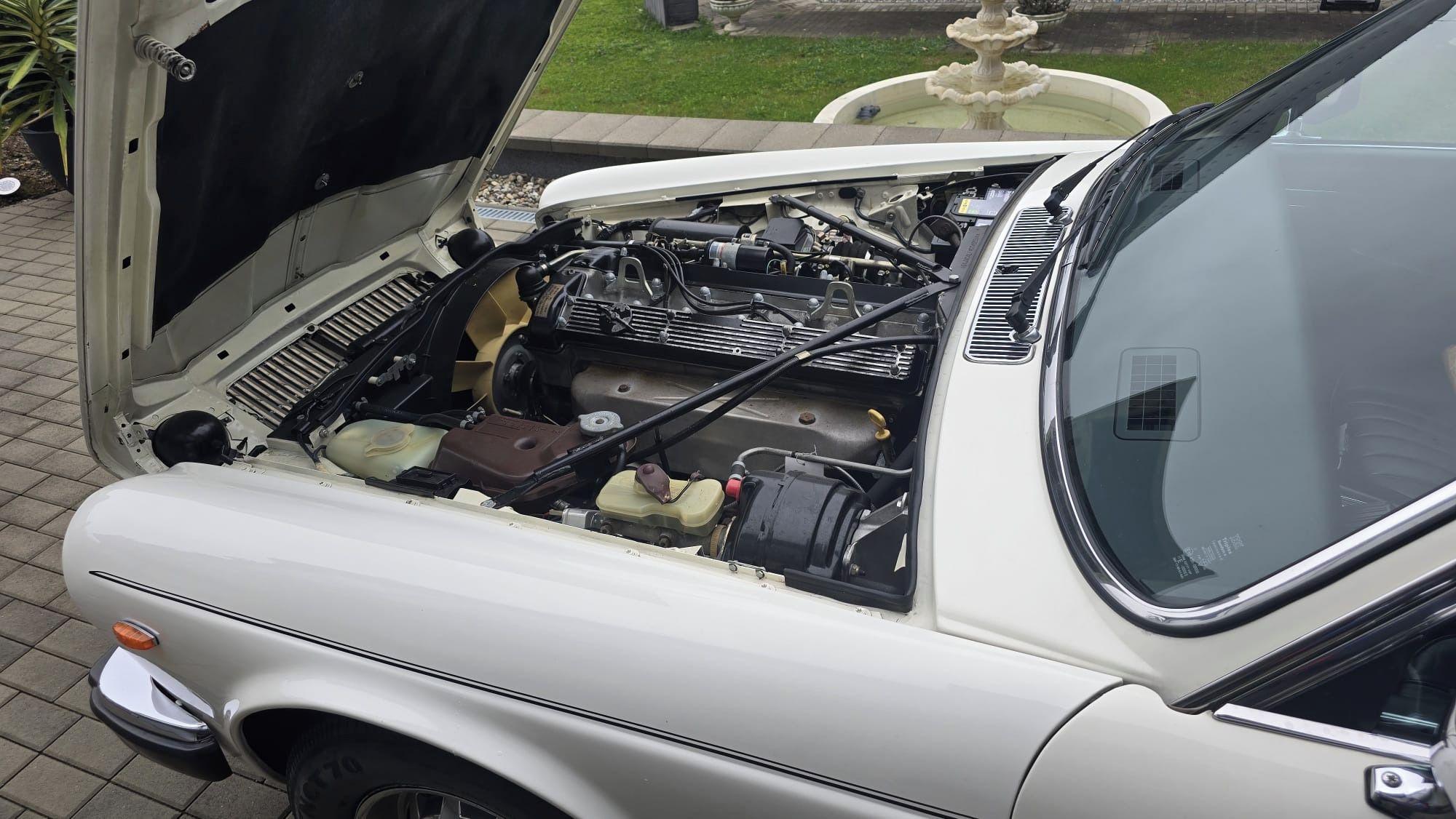 Jaguar XJ6 - fotka 2