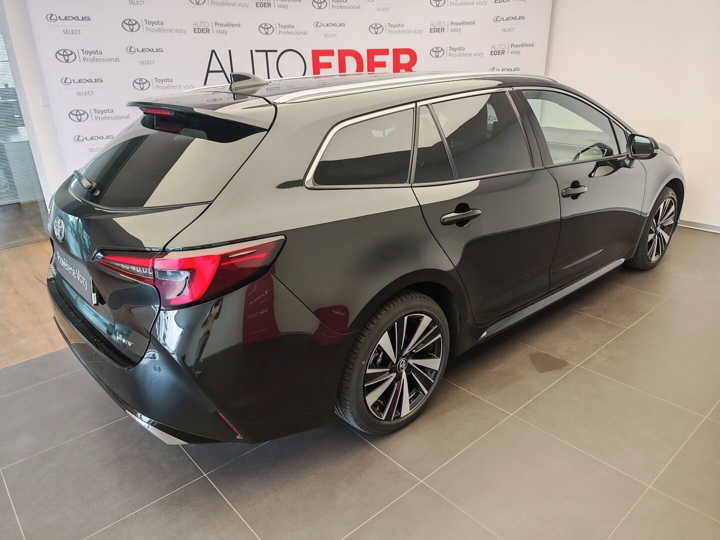 Toyota Corolla, Touring Sports 2.0 Hybrid - fotka 4