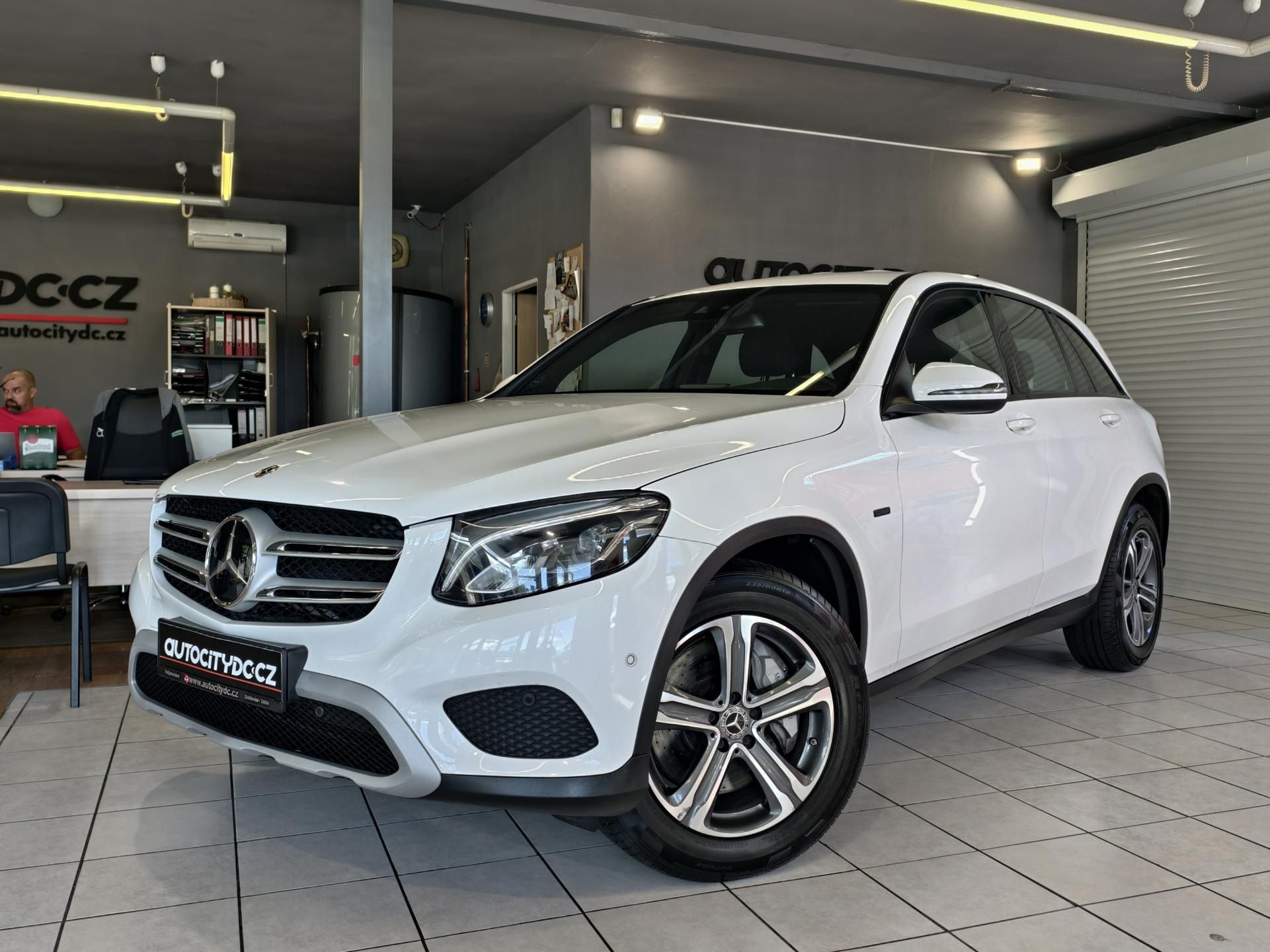 Mercedes-Benz GLC, 350 e 4MATIC 235kW Plug-In DPH - fotka 3