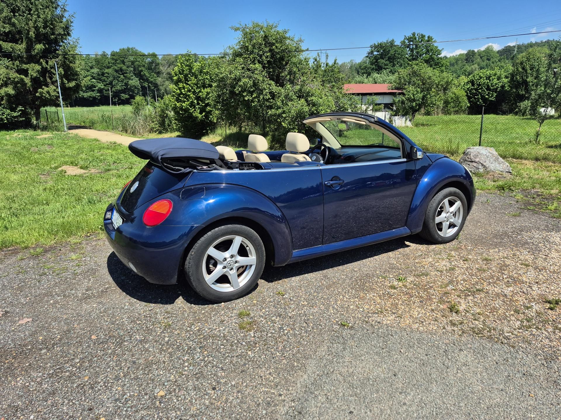 Volkswagen New Beetle, 2.0i  85Kw - fotka 6