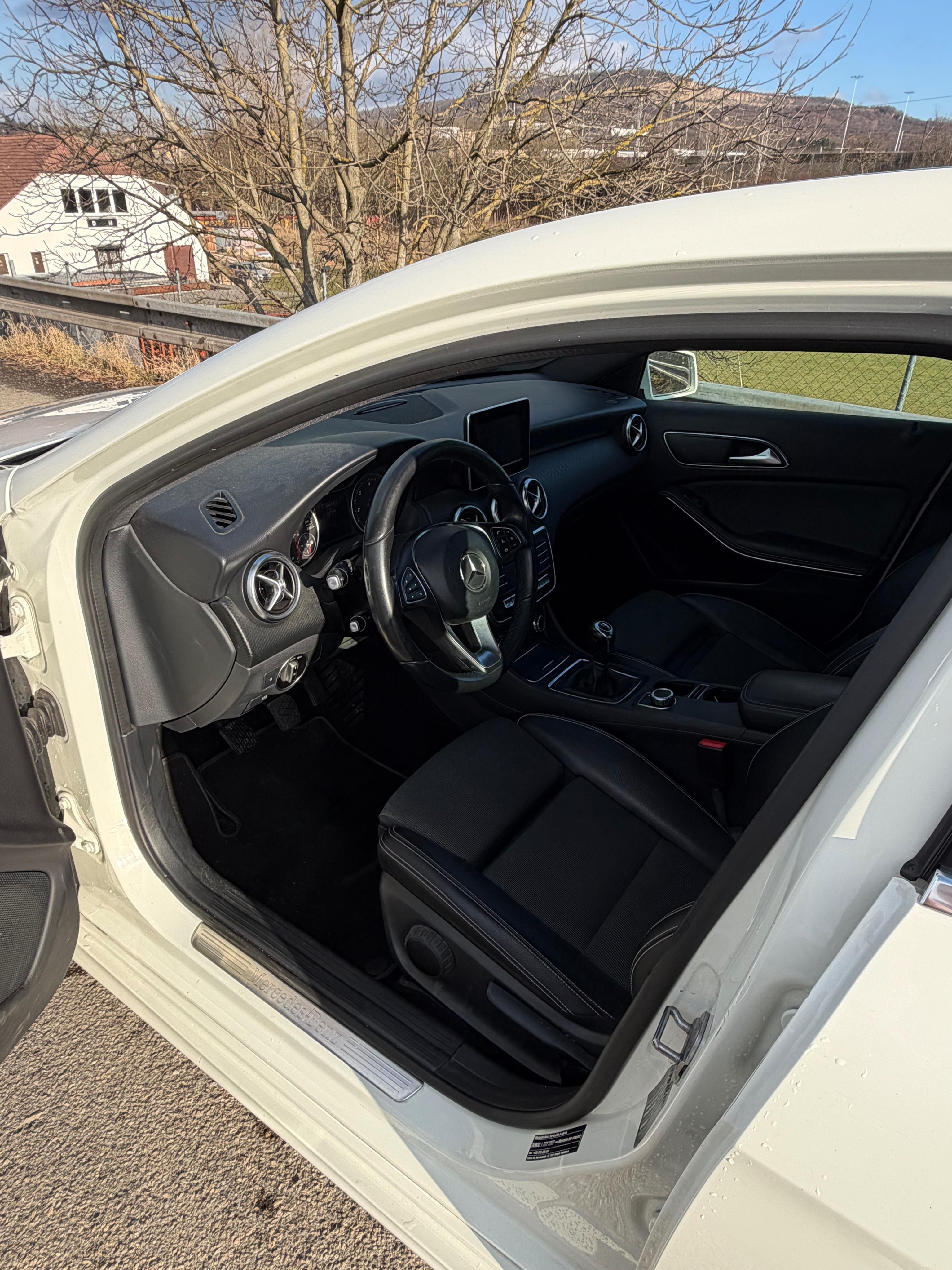 Mercedes-Benz Třídy A, Mercedes-Benz A 180 d Style | - fotka 3