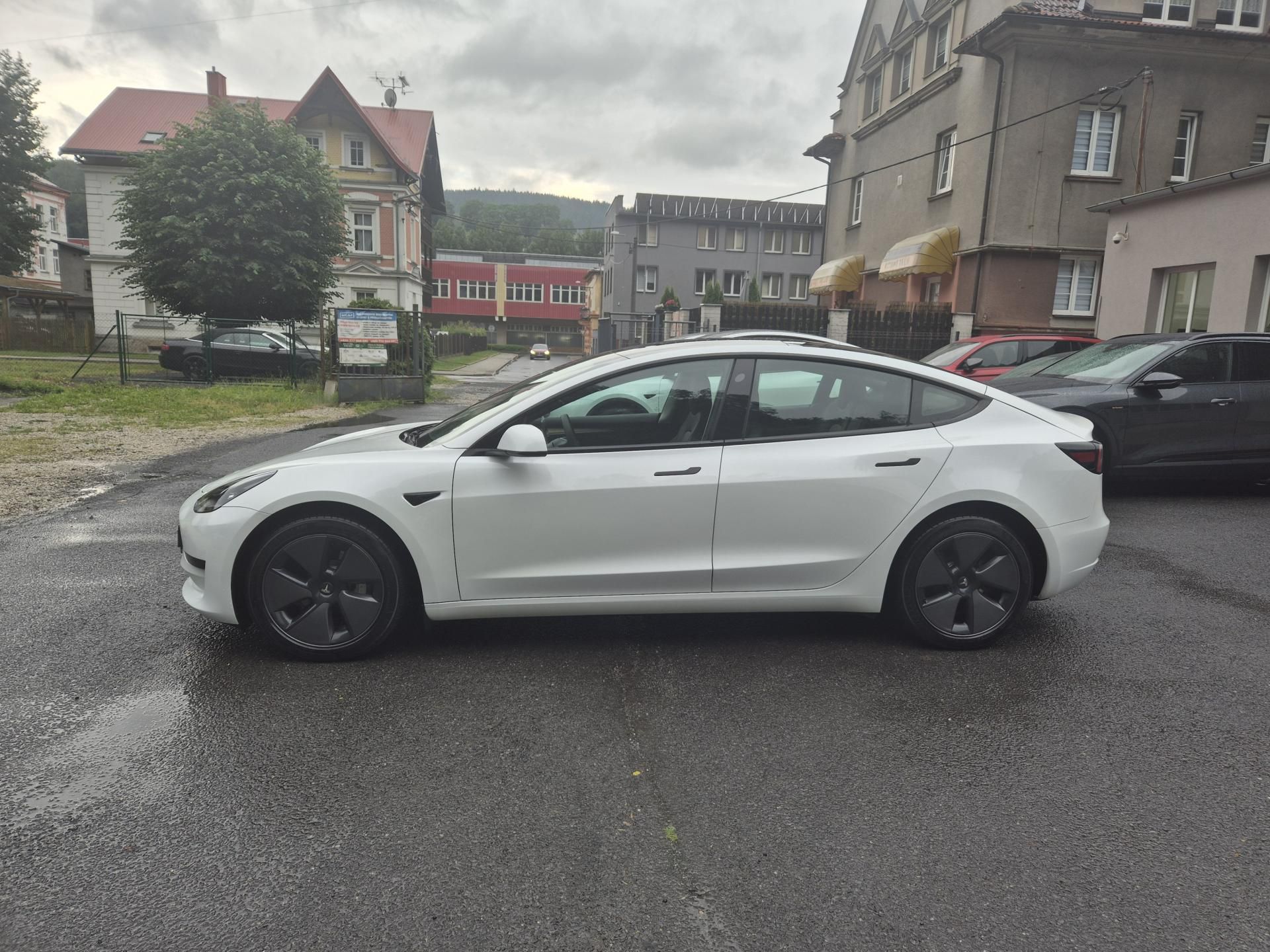 Tesla Model 3, STANDART RANGE 208kw SOH 93,6% - fotka 6