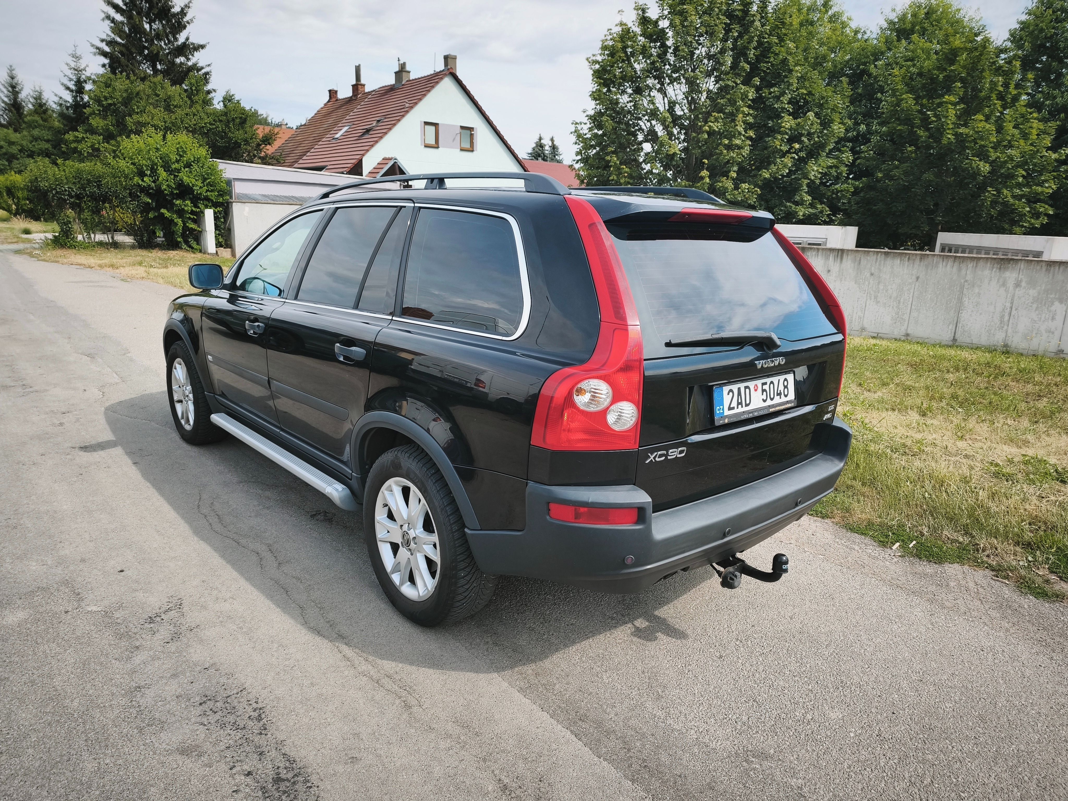 Volvo XC90, 136 kW -  7. míst - tažné - fotka 4