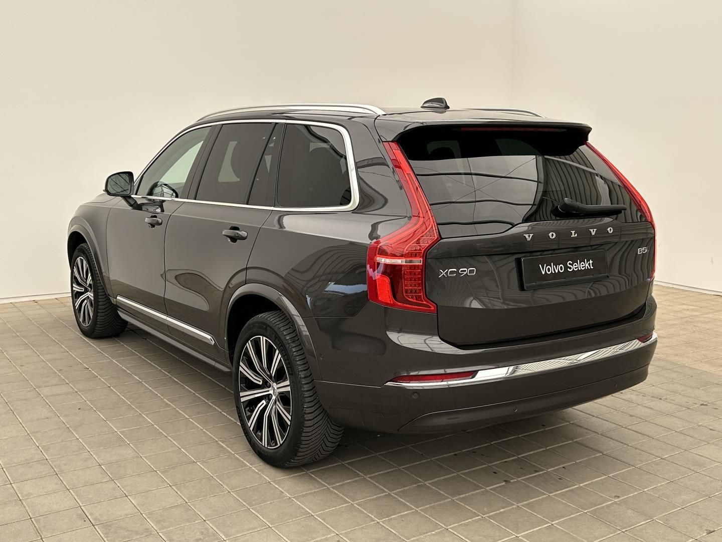 Volvo XC90, 2.0B5 173kW 4x4  "PLUS Bright" - fotka 4
