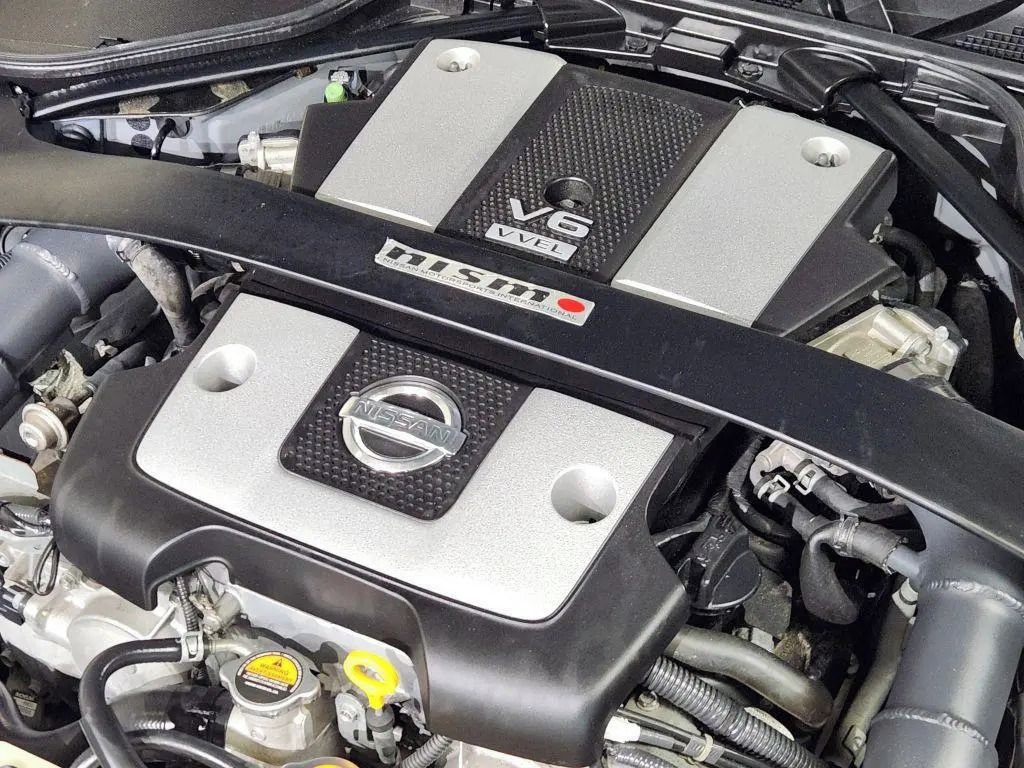 Nissan 370 Z, Nissan 370Z 3.7 V6, manuál, US - fotka 4