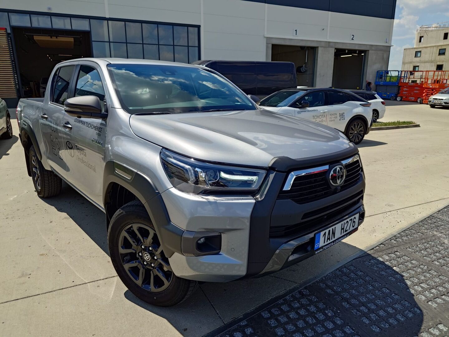 Toyota Hilux, DoubleCab Invincible 2.8D 6AT