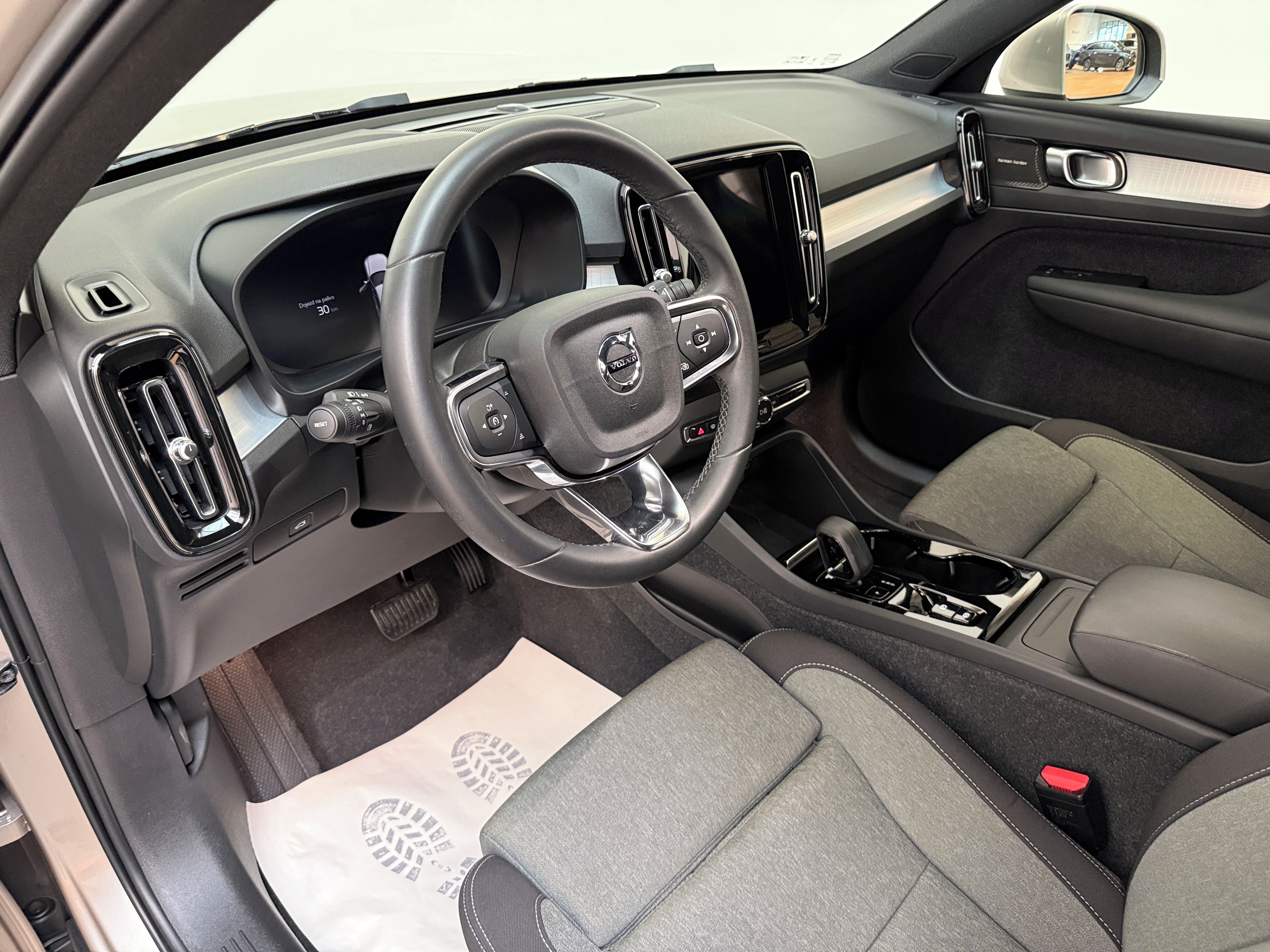 Volvo XC40, B4 Plus Bright DCT - fotka 3