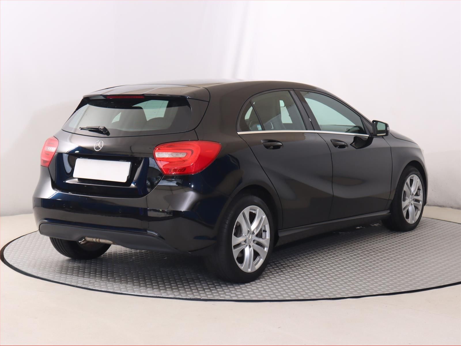 Mercedes-Benz Třídy A, 180 d - fotka 5