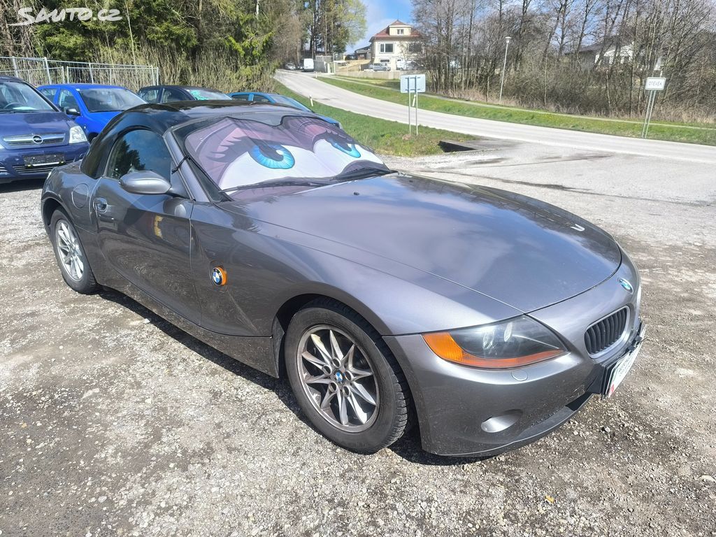BMW Z4, 6V,KRÁSNÁ,VÝBAVA,ALU,+HARDTOP