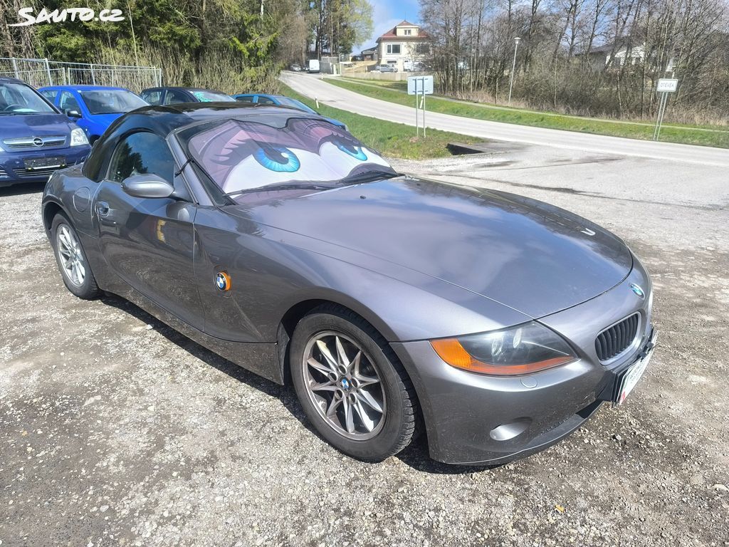 BMW Z4, 6V,KRÁSNÁ,VÝBAVA,ALU,+HARDTOP