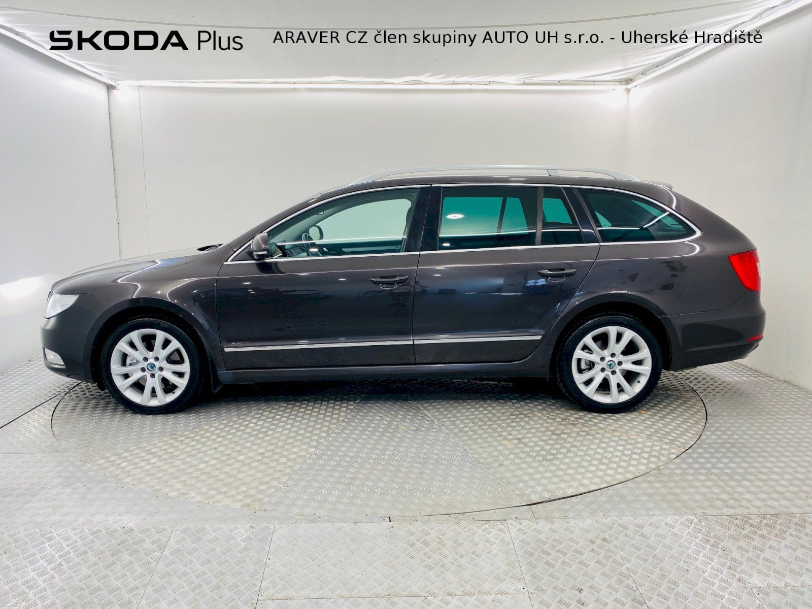 Škoda Superb, 2.0 TDI DSG 103kW Bi-Xenon Ele - fotka 3