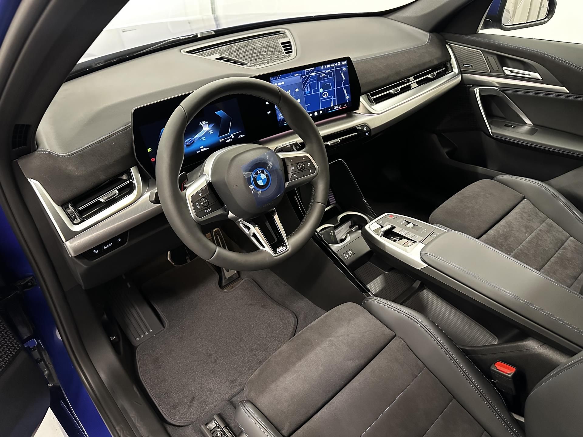 BMW iX1, iX1 eDrive20 - fotka 5
