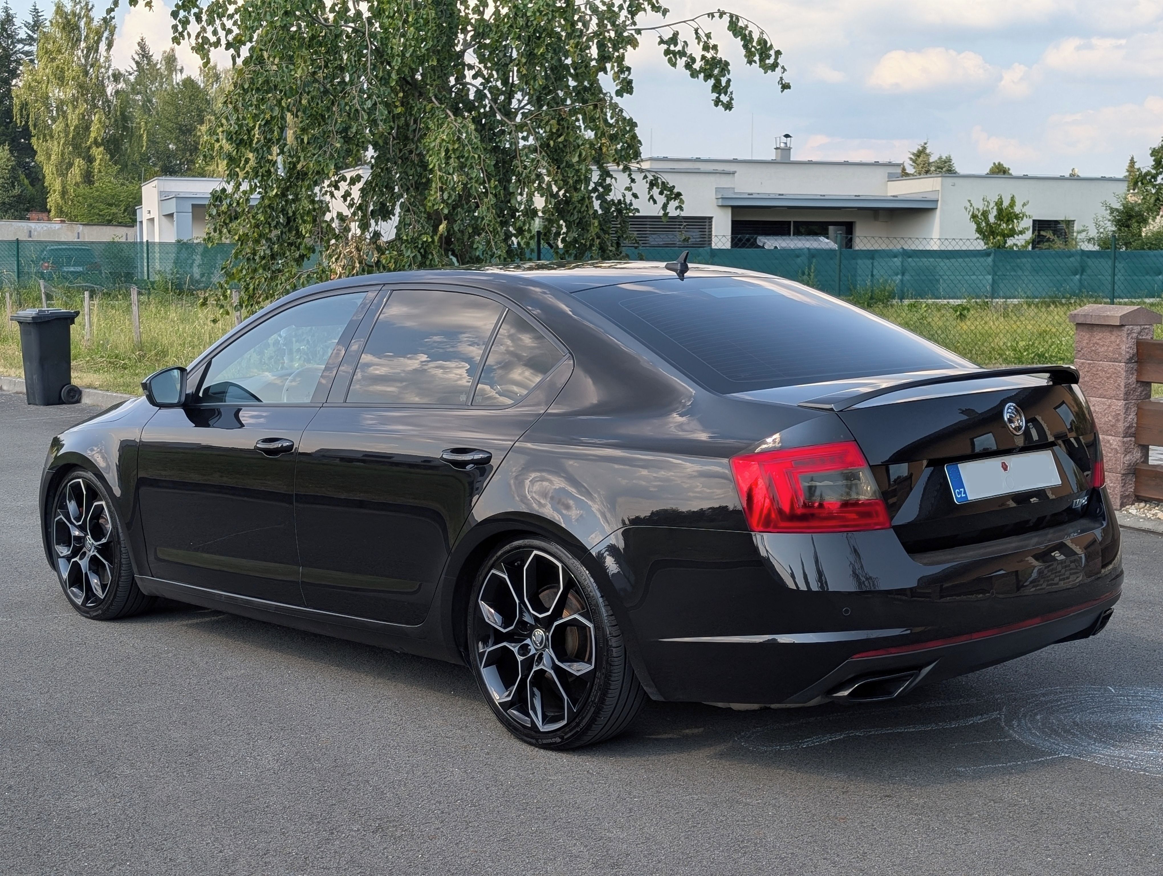 Škoda Octavia, III RS 230 2.0 TSI 169 kW TOP - fotka 4