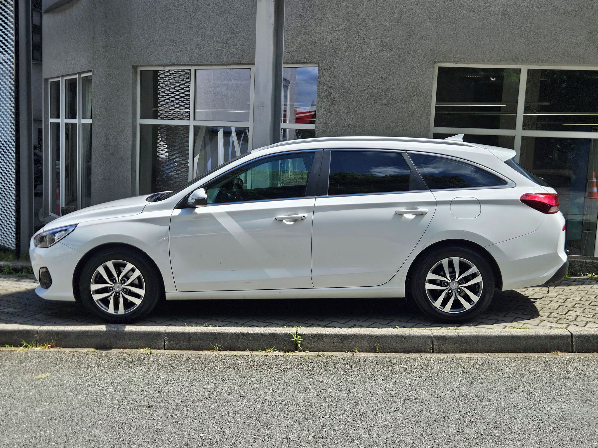 Hyundai i30, 1.4 T-GDi, Style, 1.majitel - fotka 2