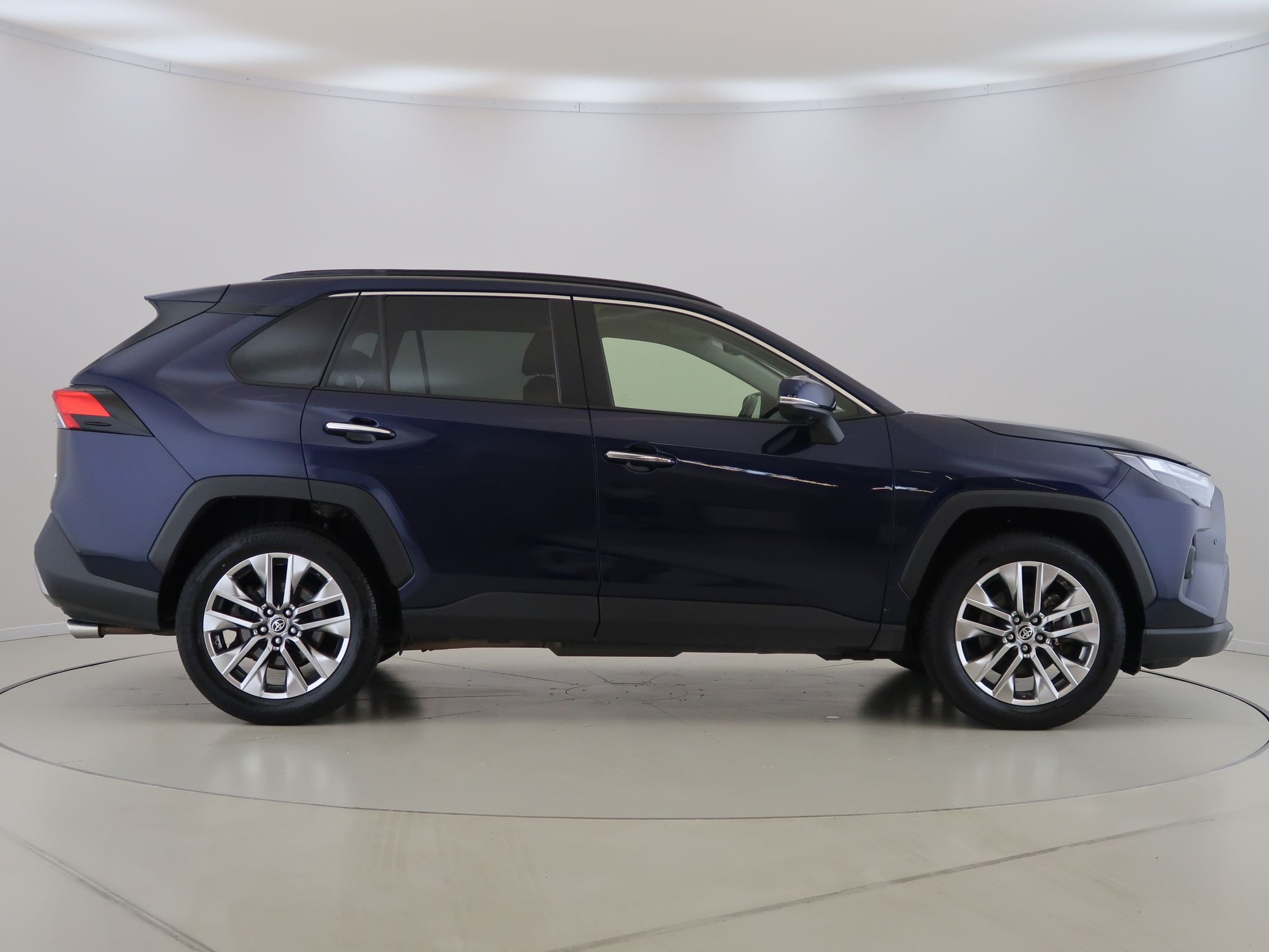 Toyota Rav4, 2.5,Hybrid,Executive,4x4,CZ,1M - fotka 4
