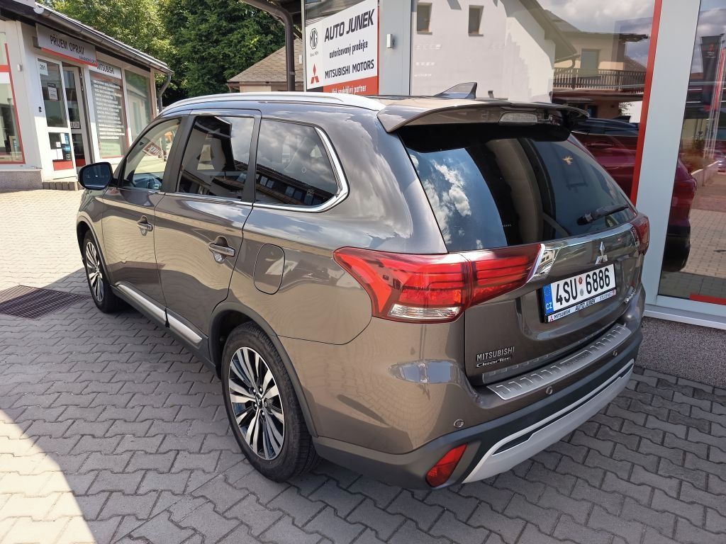 Mitsubishi Outlander, 2.0MI CVT 4WD Instyle + - fotka 2