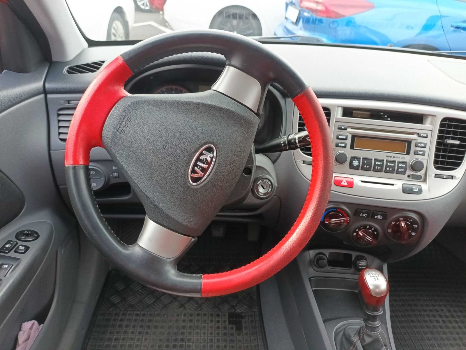 Kia Rio, 1.4 16V, po STK, jezdí výborně - fotka 3