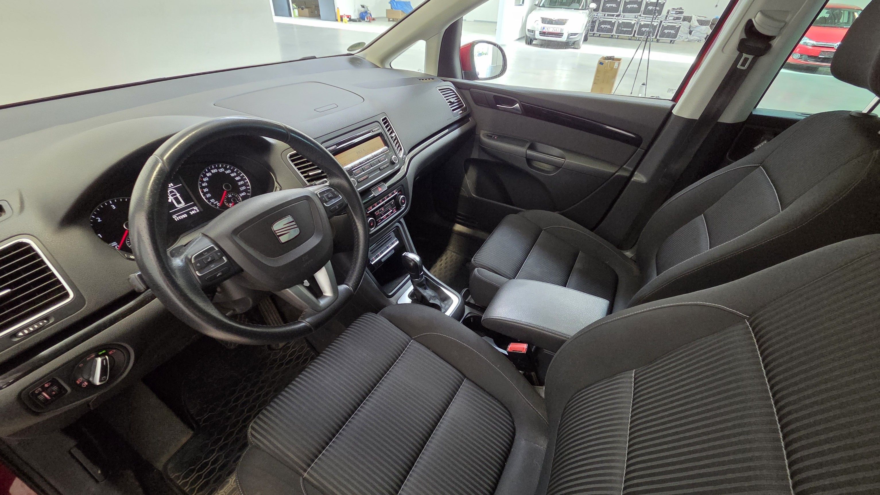 Seat Alhambra, 2.0 TDI 103 kW DSG Style - fotka 5