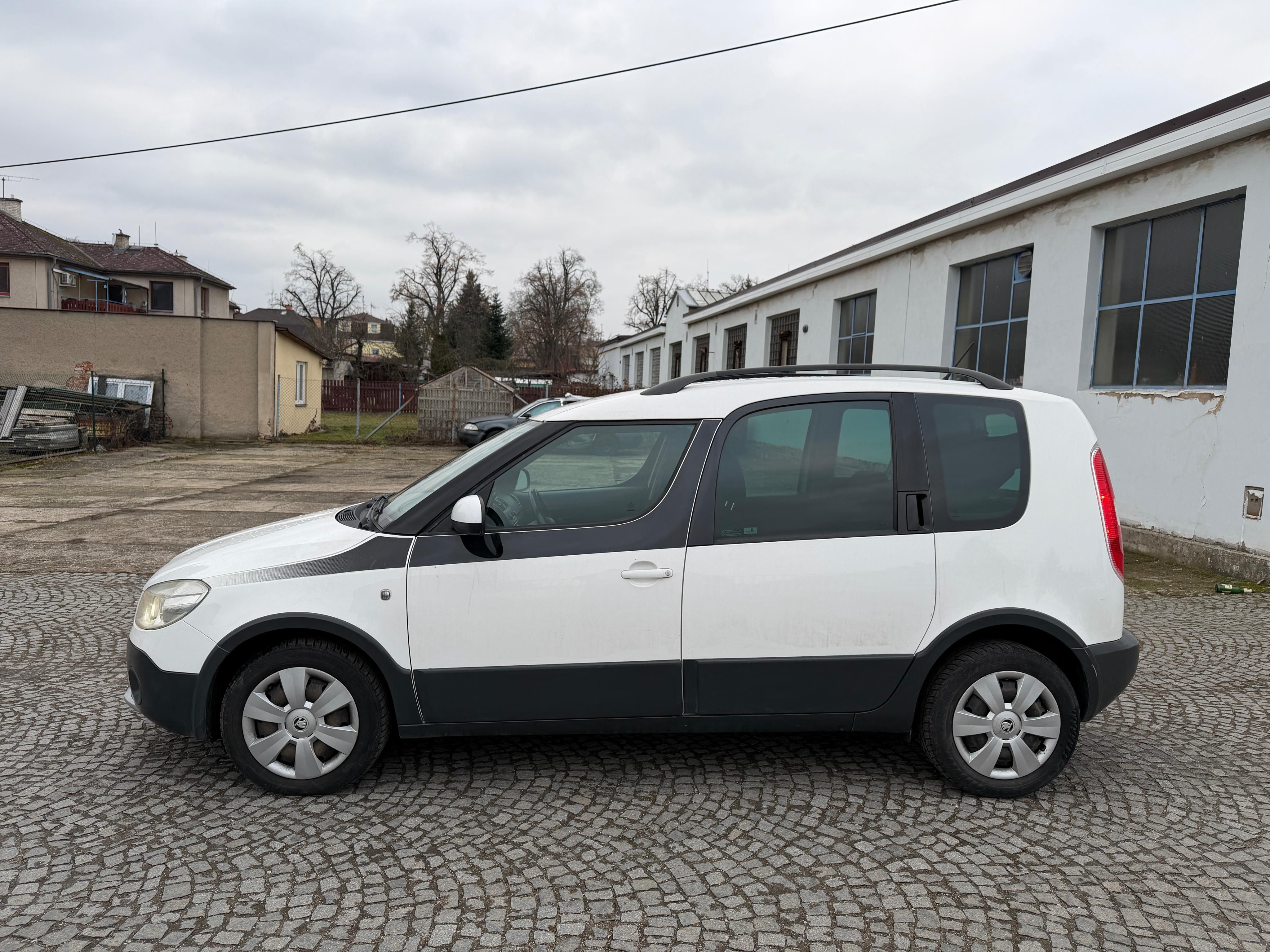 Škoda Roomster, SCOUT, 1.6 TDi 66 kW,STK 12/27 - fotka 4