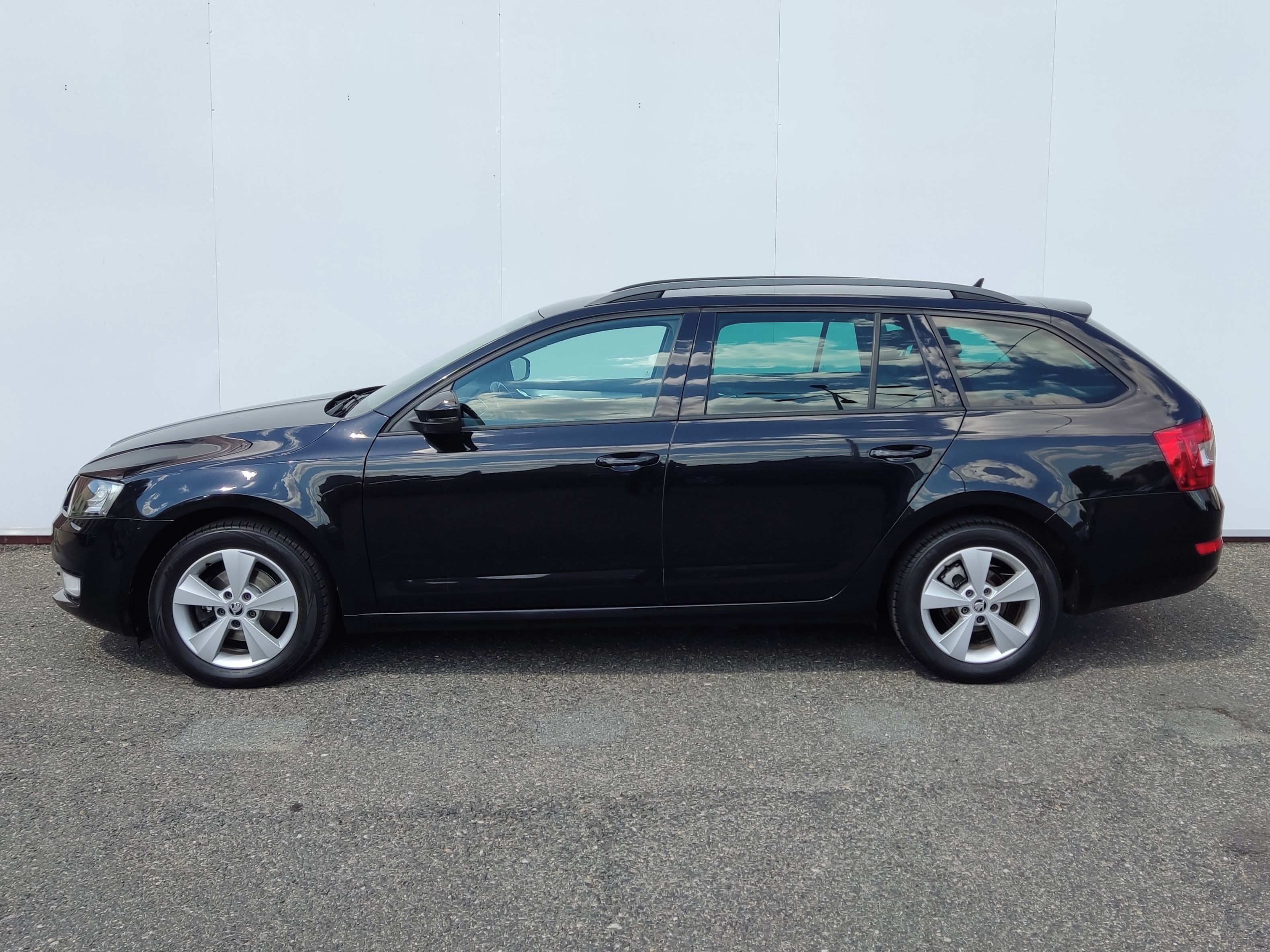 Škoda Octavia, Combi 1.2 TSI 77 kW Elegance - fotka 3