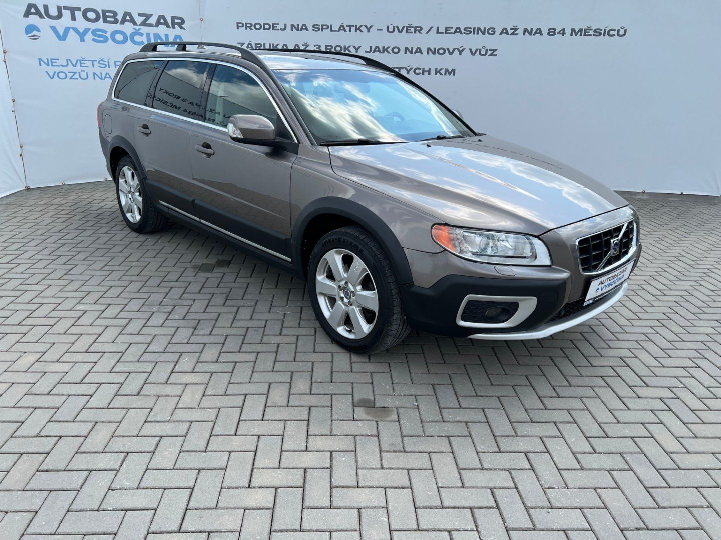 Volvo XC70, 2.4 D5 154kW! AWD! SUMMUM! - fotka 3