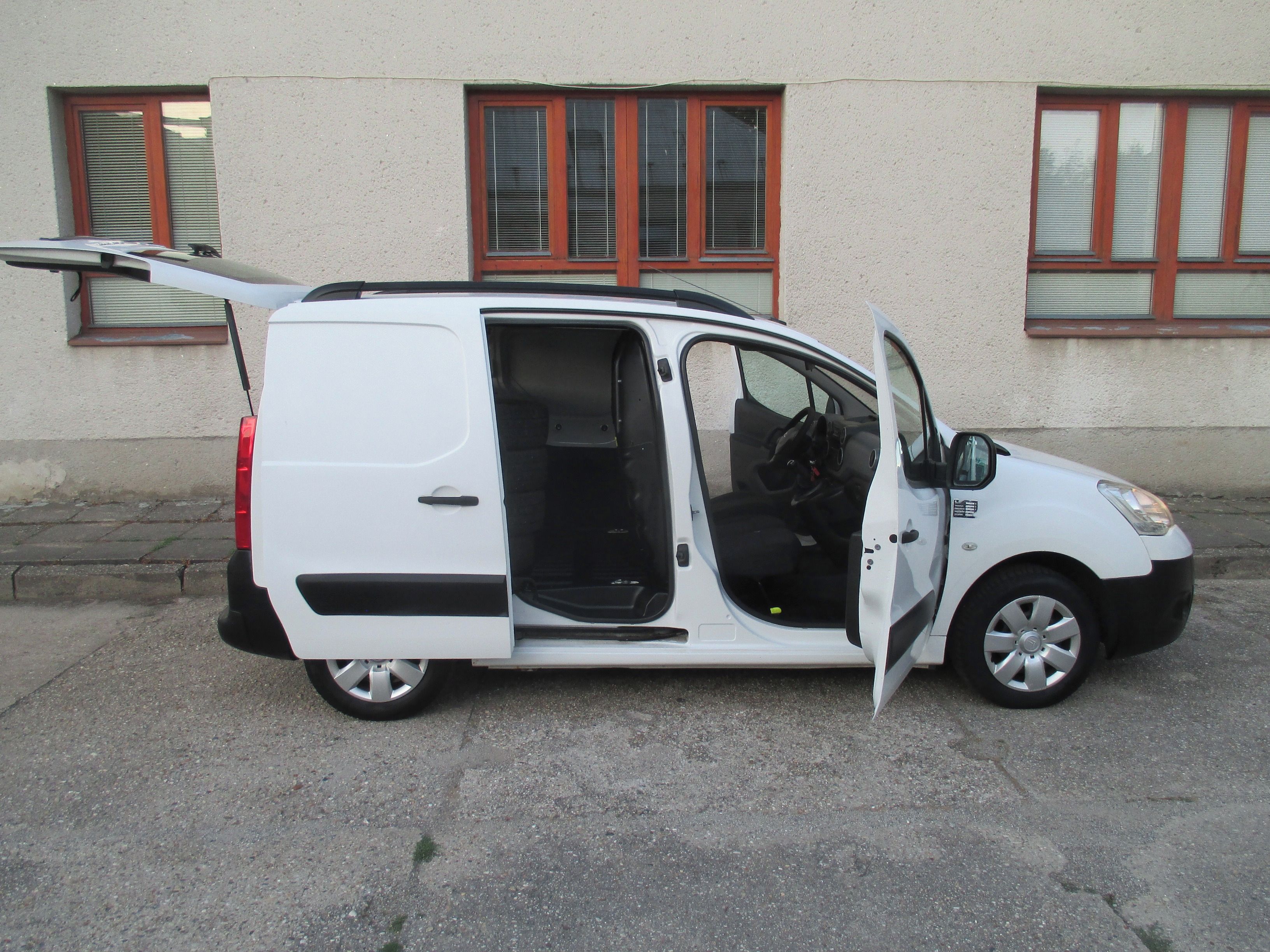 Citroën Berlingo, 1,6 HDI 66 kw  3 místa+klima - fotka 2