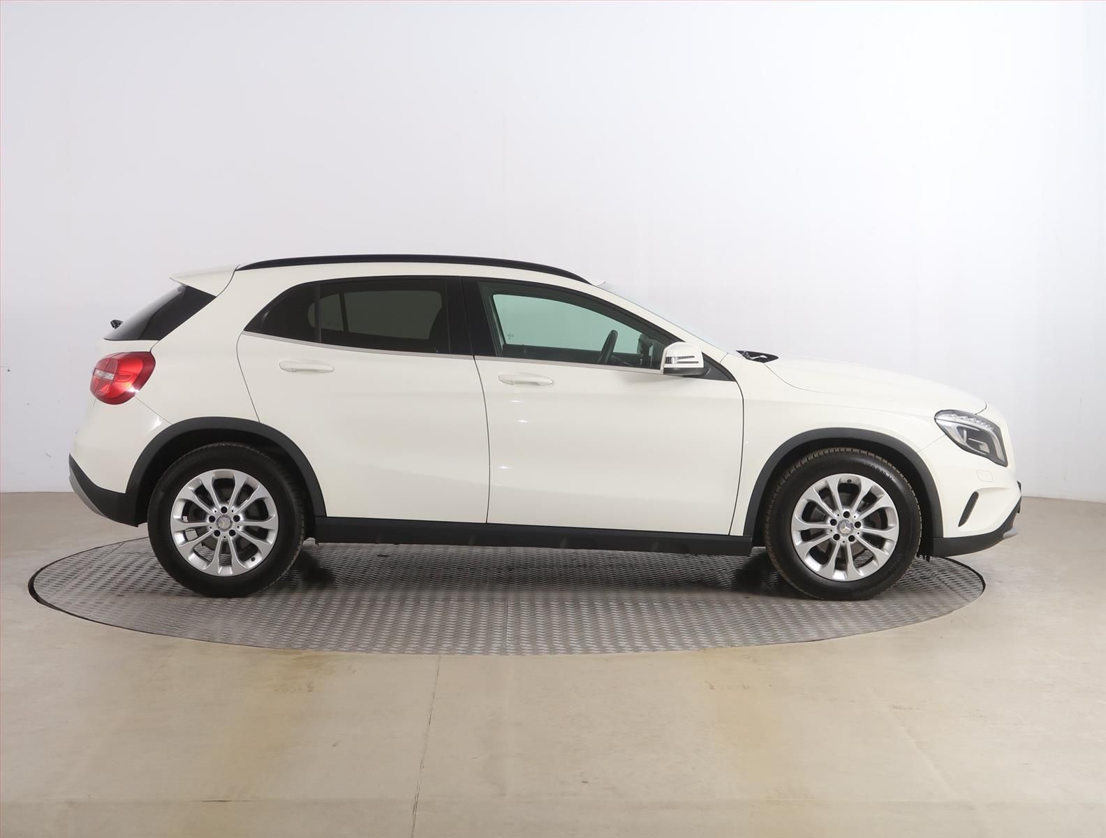 Mercedes-Benz GLA, 180 CDI, Style, Automat - fotka 6