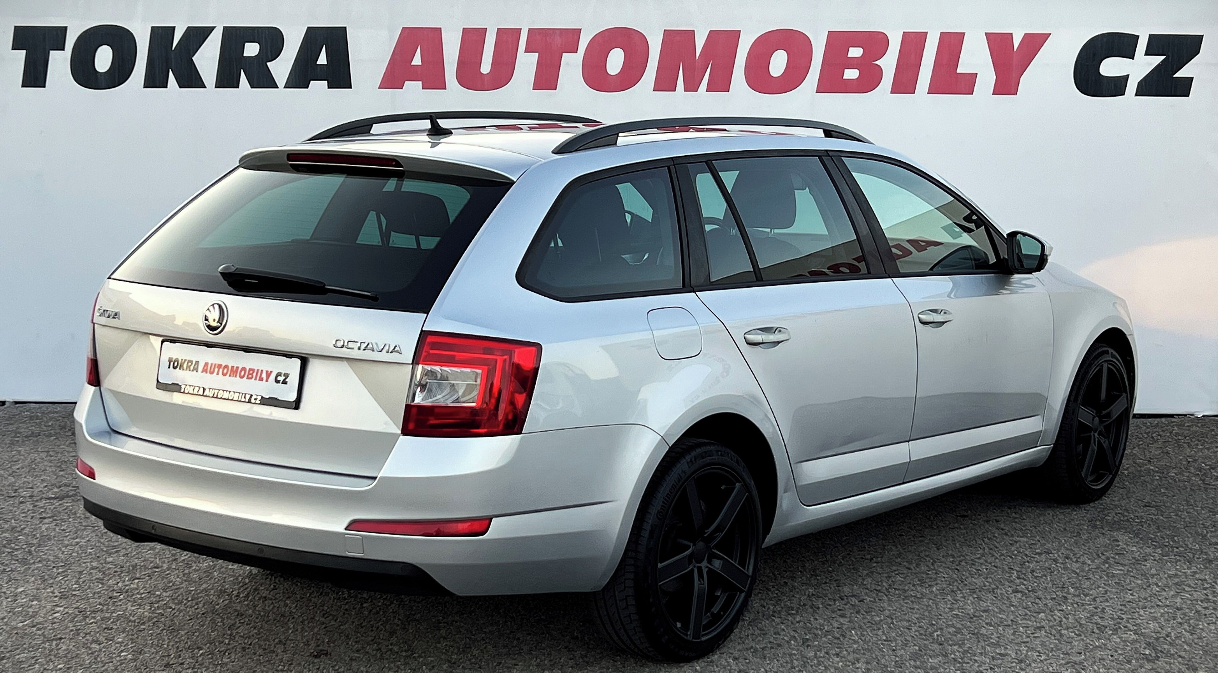 Škoda Octavia, 2.0TDI DSG Navigace Xenon R18 - fotka 4