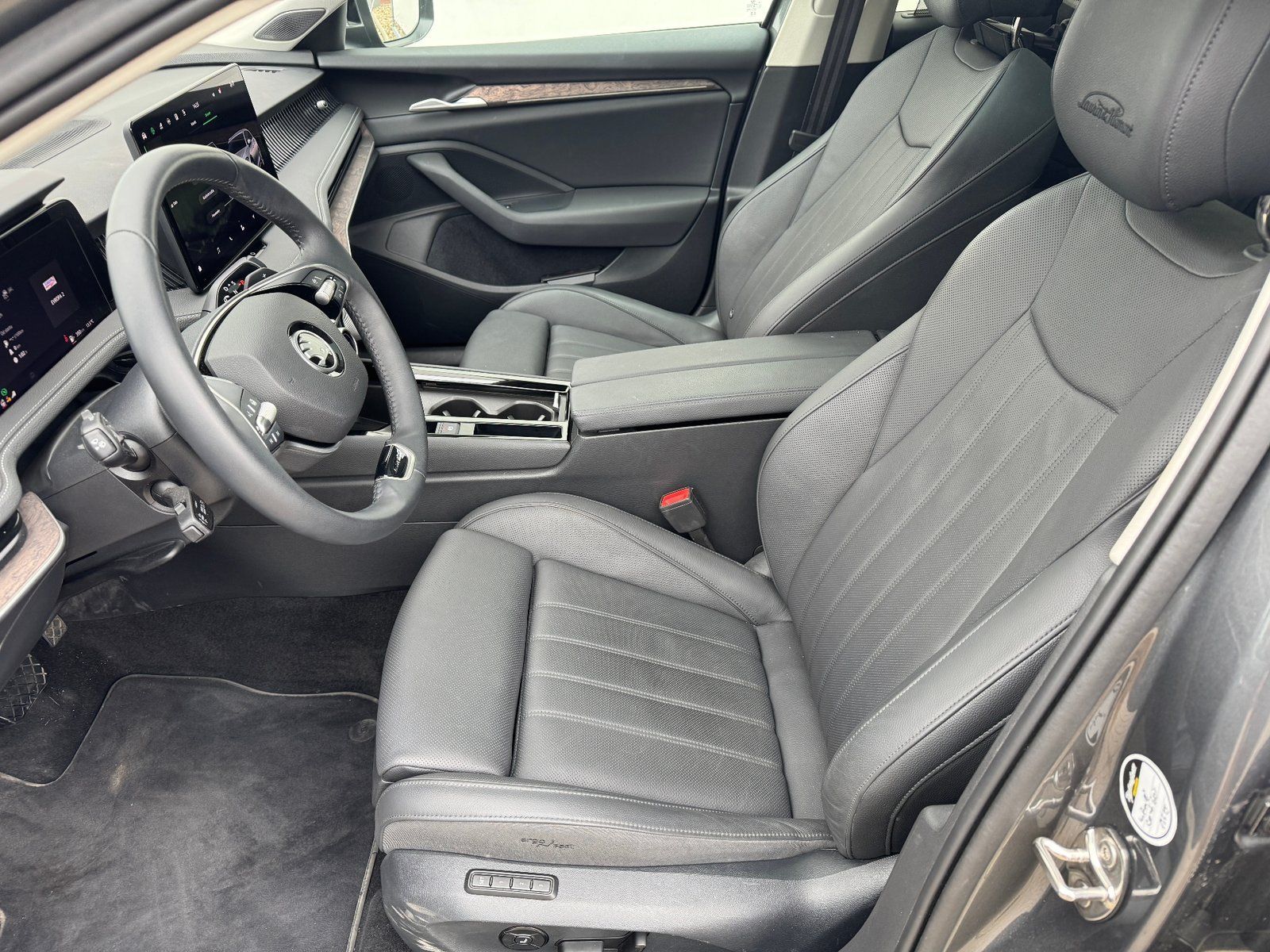Škoda Superb, Superb 2.0 TDI L&K 110kW DSG - fotka 5