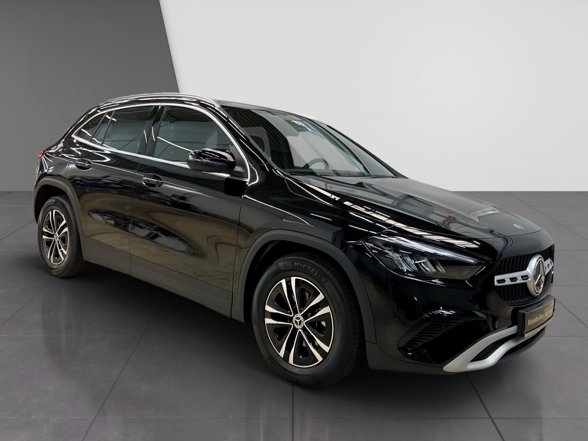 Mercedes-Benz GLA, 180 LED Kamera Vyhř.Volant - fotka 2
