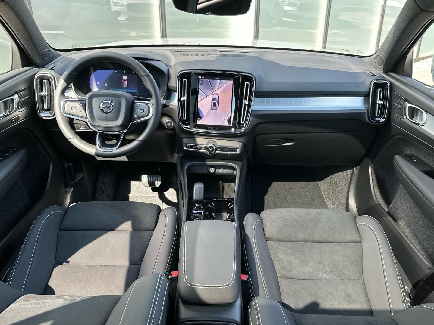 Volvo XC40, 2.0B3 120kW ULTRA BLACK EDITIO - fotka 4