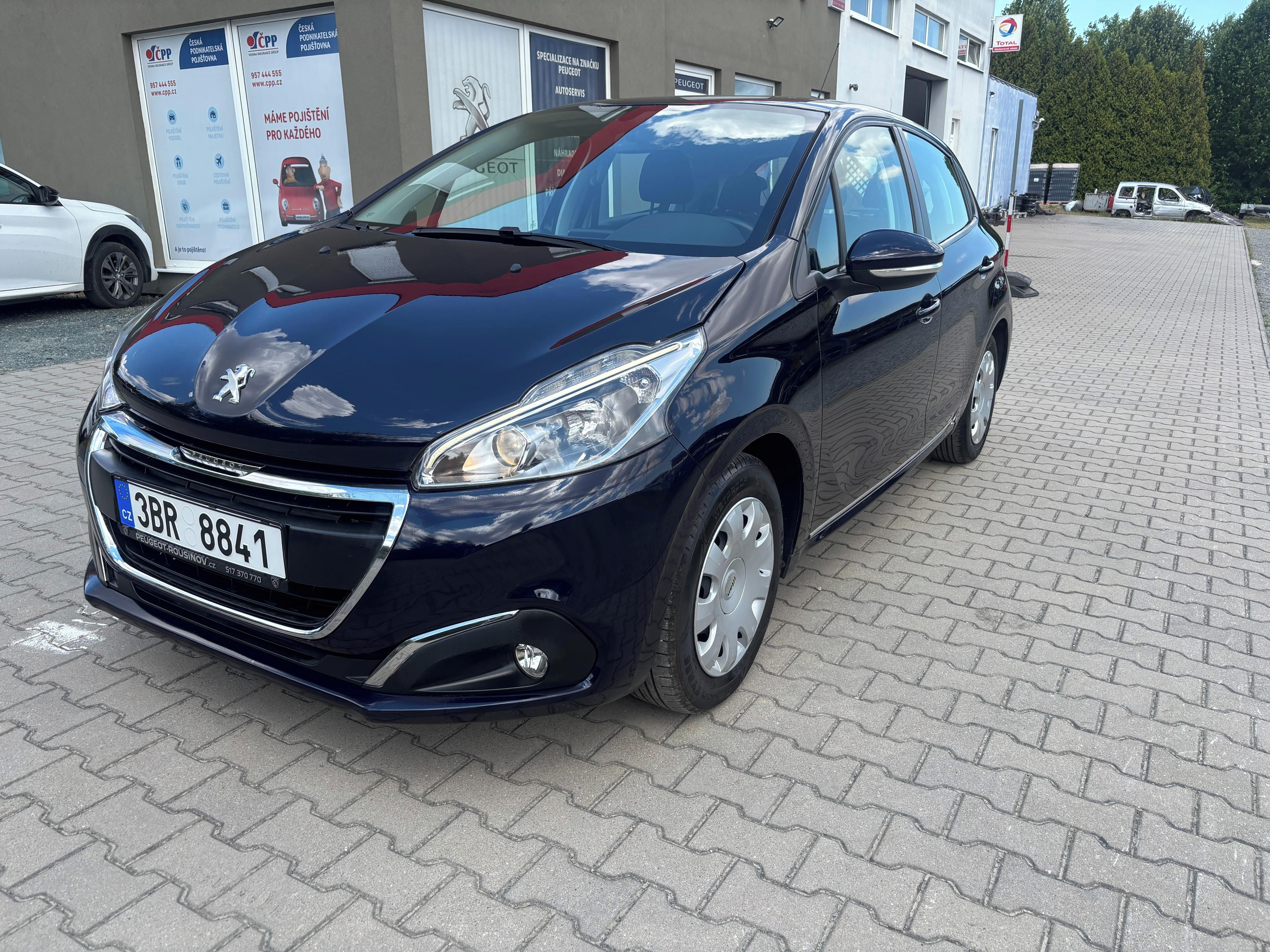 Peugeot 208, 1.2i klimatizace, 2x klíč