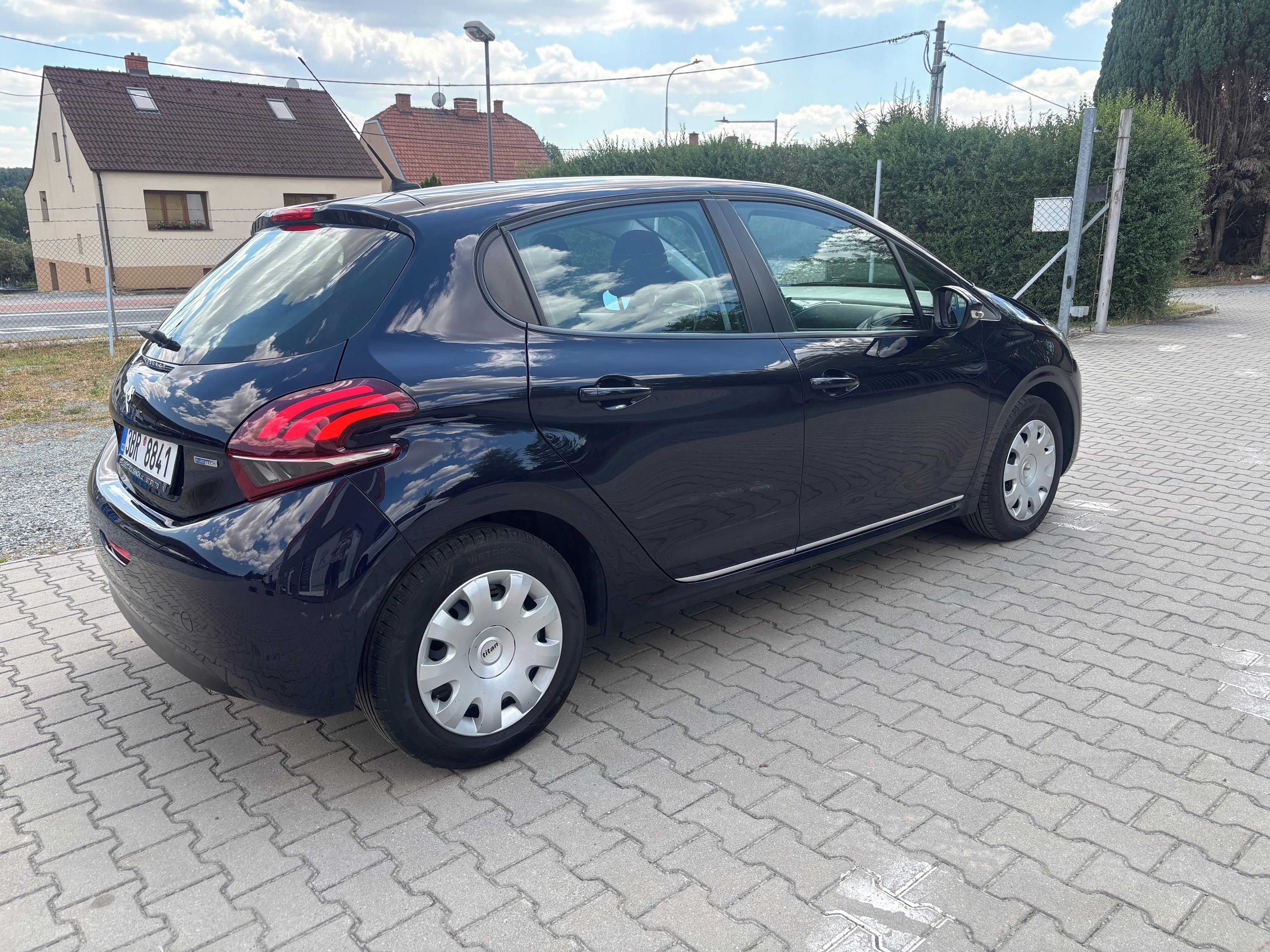 Peugeot 208, 1.2i klimatizace, 2x klíč - fotka 3