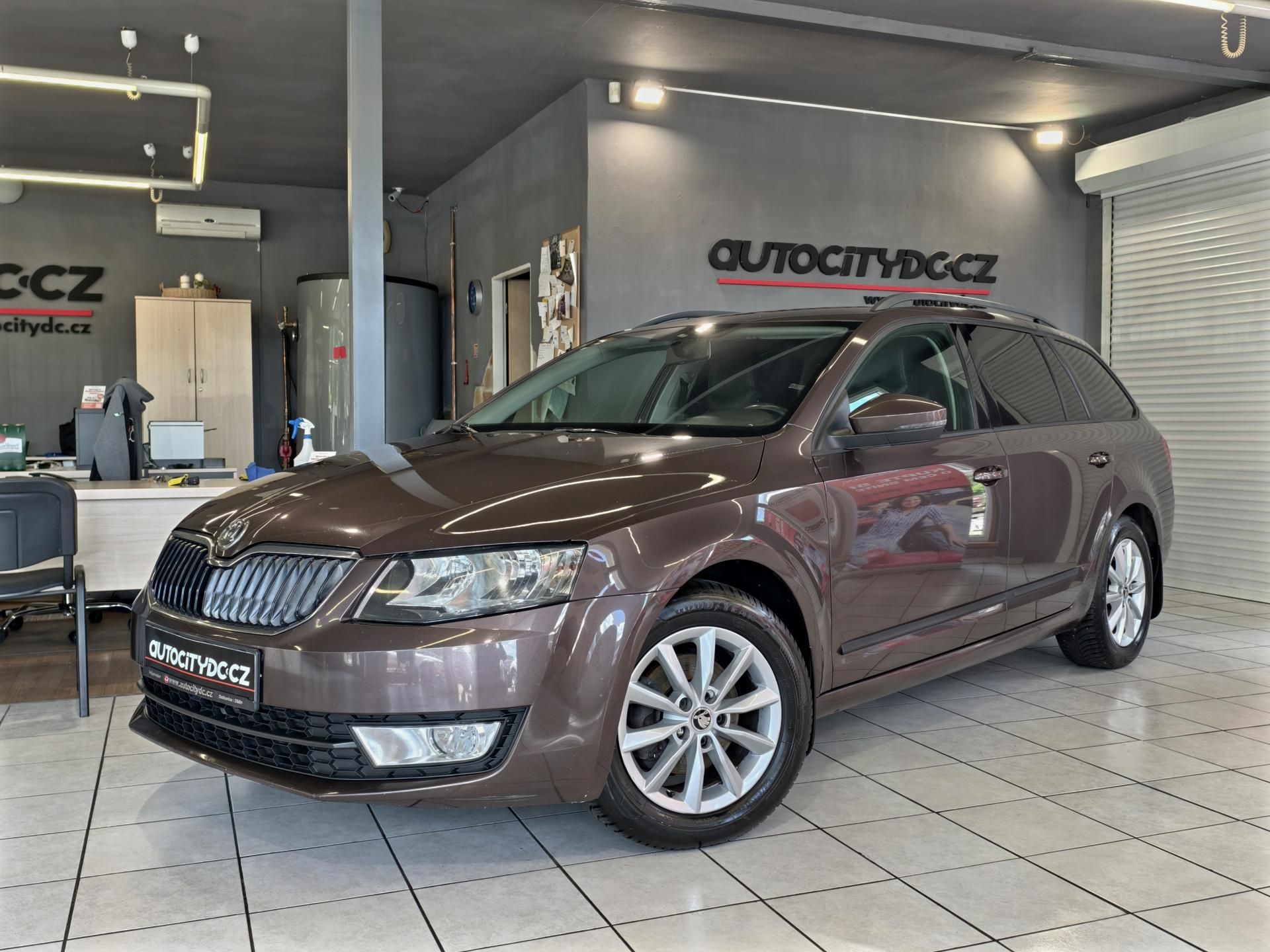 Škoda Octavia, KOMBI 1.2 TSi 77kW VÝHŘEVY PDC - fotka 3
