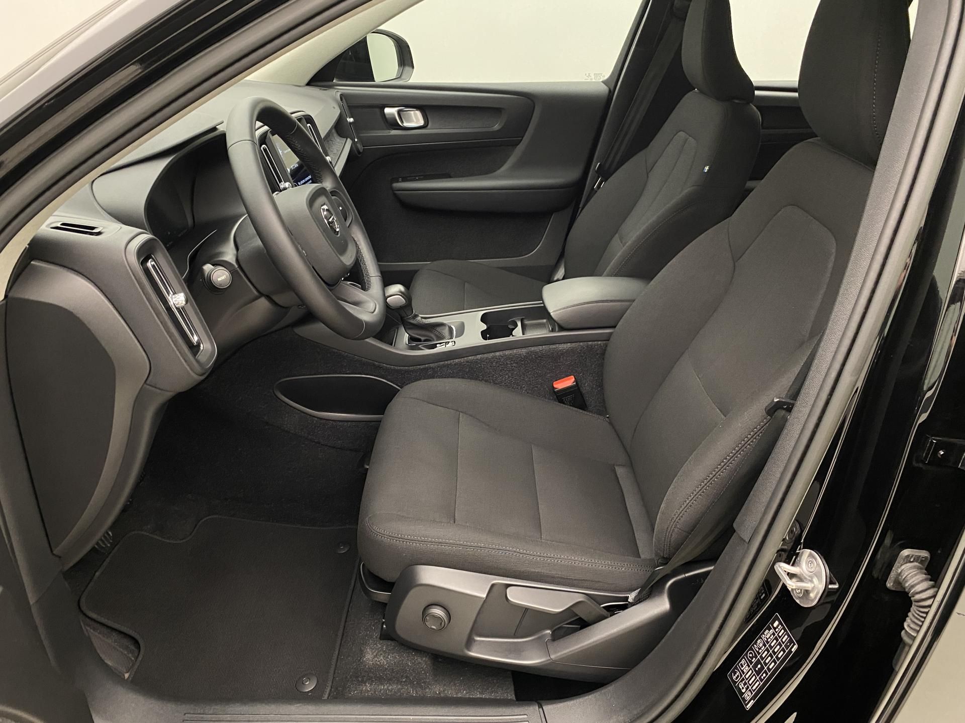 Volvo XC40, T2 ESSENTIAL CZ - fotka 3
