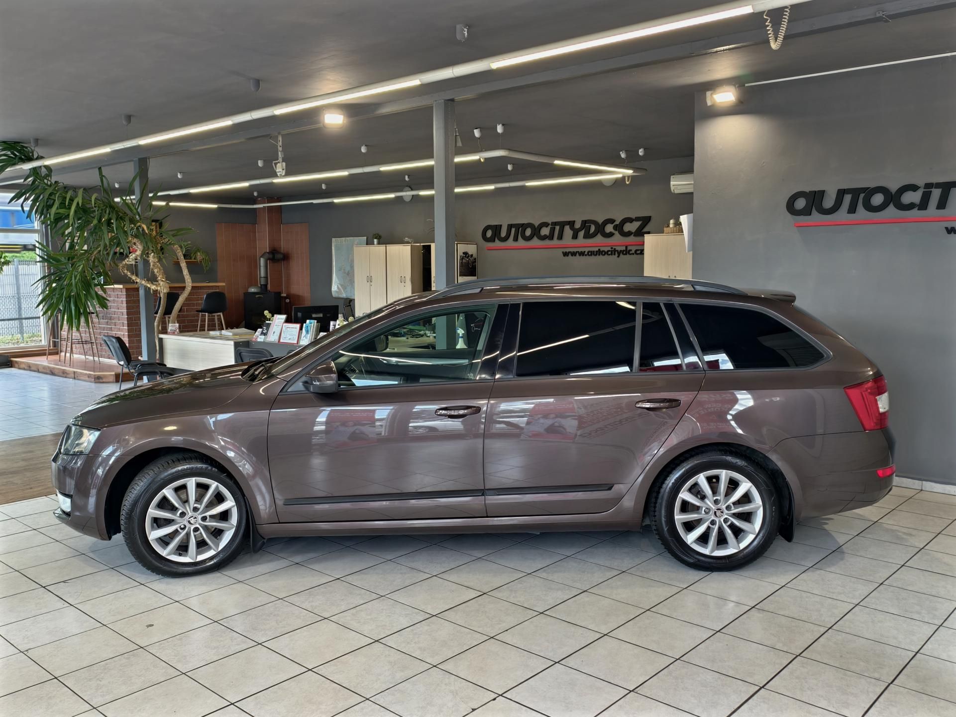Škoda Octavia, KOMBI 1.2 TSi 77kW VÝHŘEVY PDC - fotka 4