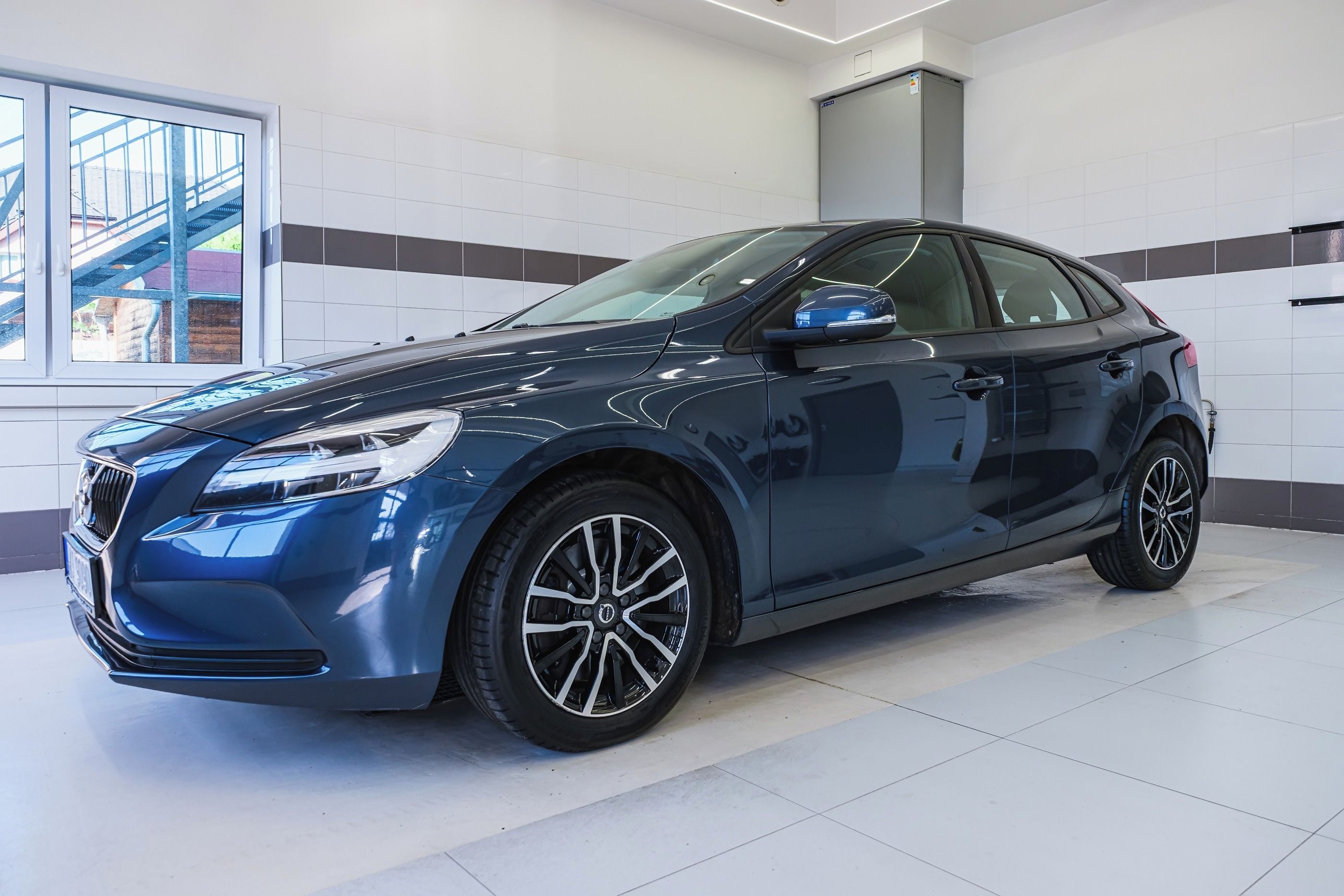 Volvo V40, 2.0D2 Momentum 88kW automat - fotka 3