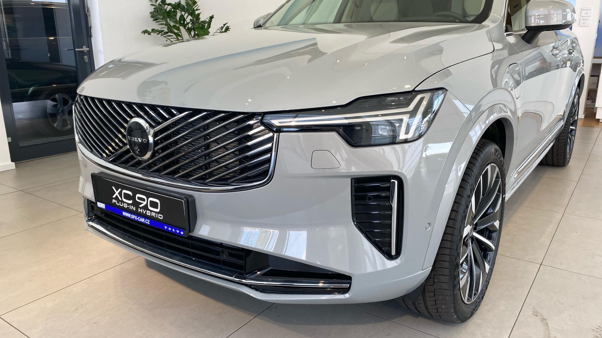 Volvo XC90, ULTRA BRIGHT, T8 AWD, 228+107 - fotka 3