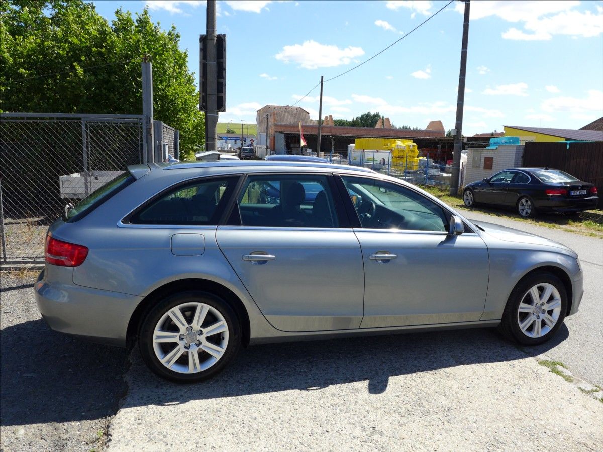 Audi A4, 2,0 TDI  QUATTRO 1.MAJITEL - fotka 5