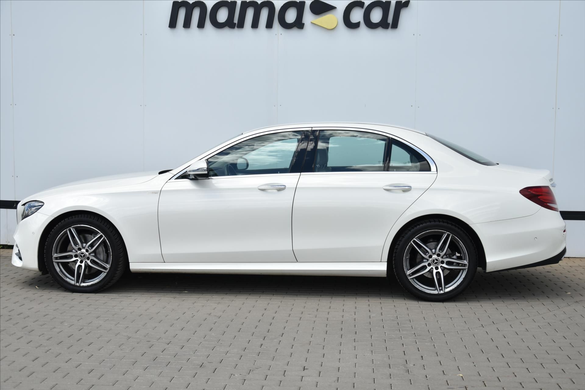 Mercedes-Benz Třídy E, 220D 4MATIC AMG NAVI ČR - fotka 4