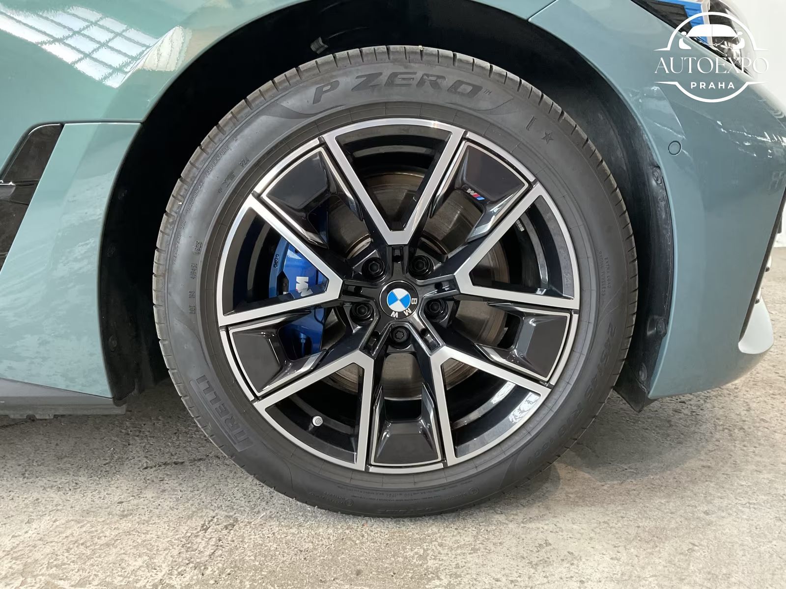 BMW i4, xDrive40 Sportpaket - fotka 6