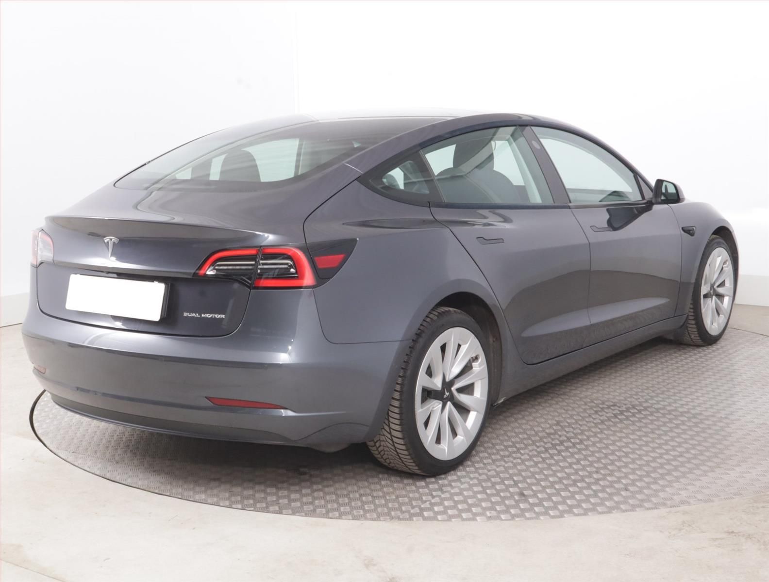Tesla Model 3, Long Range 4WD 79kWh, SoH 92% - fotka 5