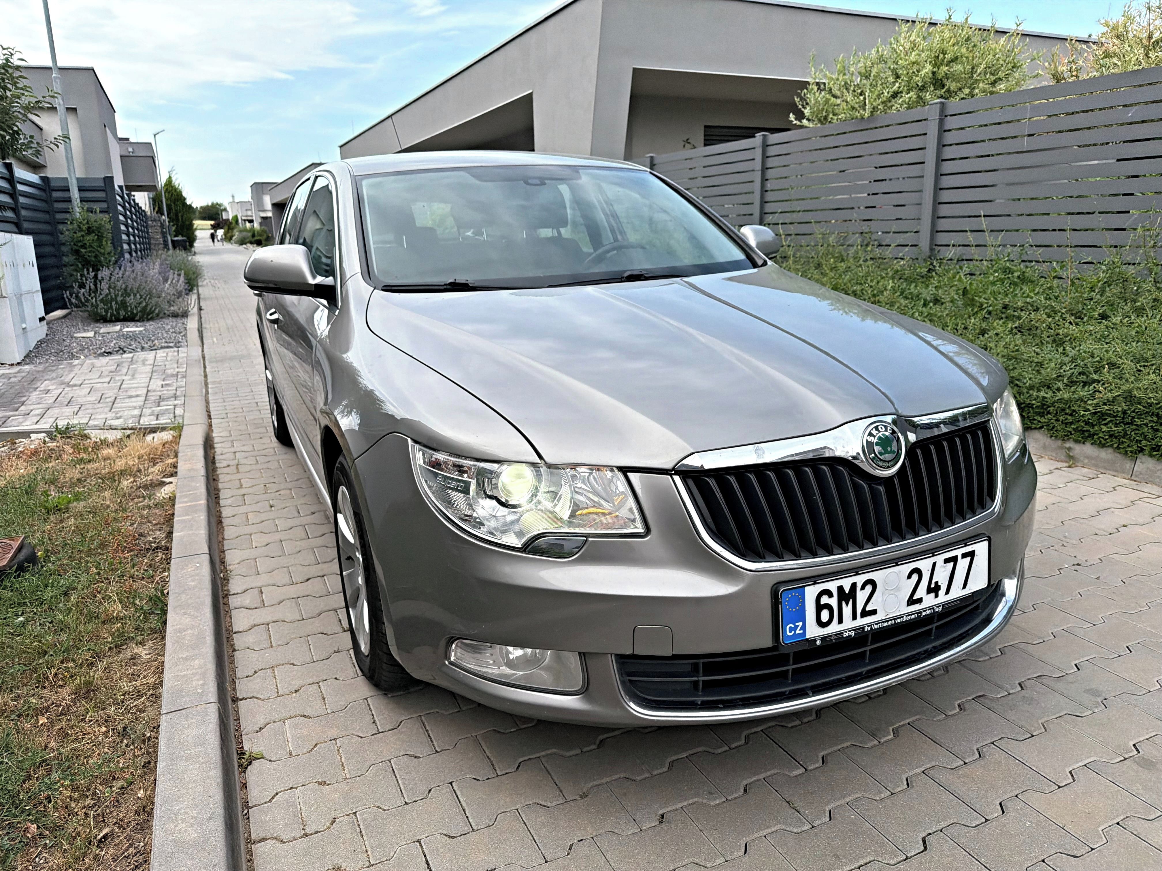 Škoda Superb, 2.0TDI DSG 125KW, nová STK - fotka 2